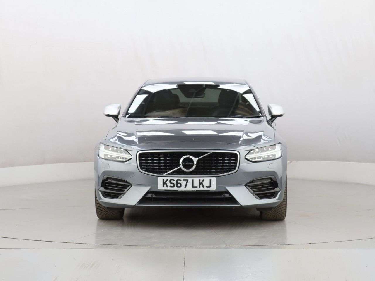 A 2017 VOLVO S90 2.0h T8 Twin Engine 10.4kWh R-Design Pro Saloon 4dr Petrol Plug-in Hybrid A A 2017 VOLVO S90 2.0h T8 Twin Engine 10.4kWh R-Design Pro Saloon 4dr Petrol Plug-in Hybrid A
