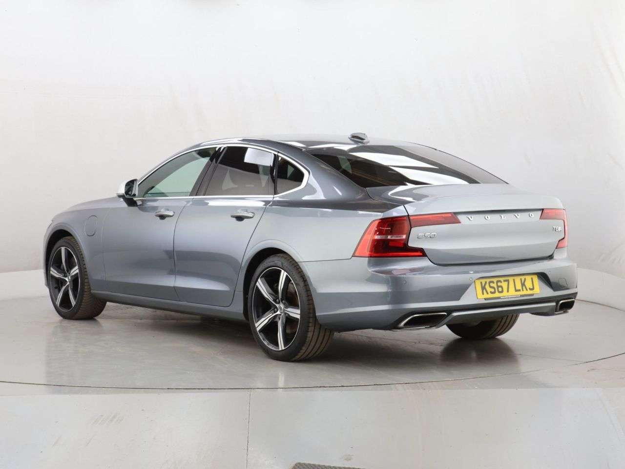 2017 VOLVO S90 2017 VOLVO S90