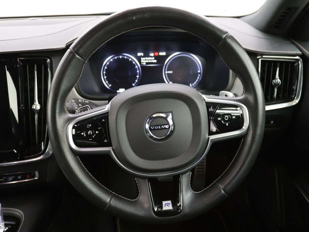 2017 VOLVO S90 2017 VOLVO S90