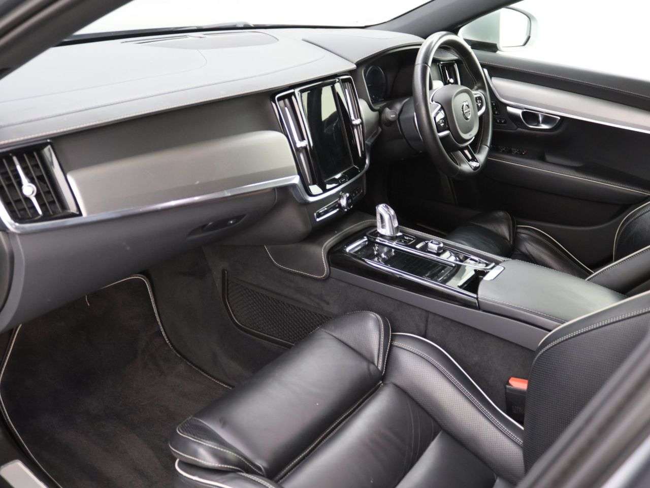 2017 VOLVO S90 2017 VOLVO S90