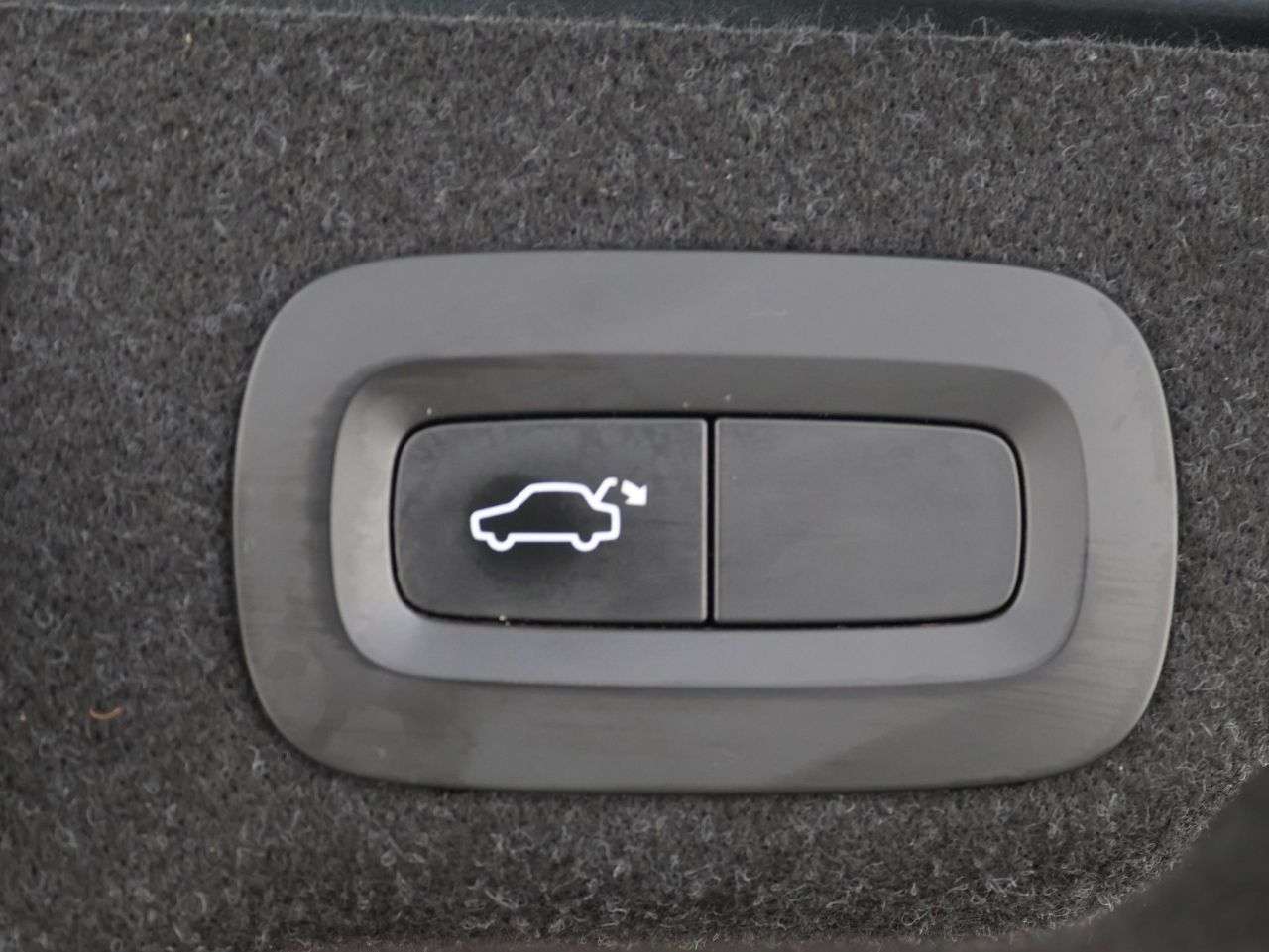 2017 VOLVO S90 2017 VOLVO S90