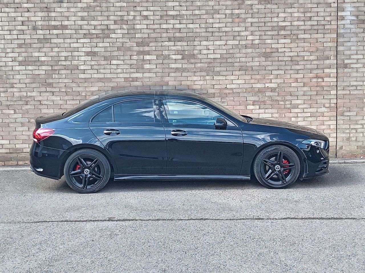 A 2019 MERCEDES-BENZ A CLASS 1.5 A180d AMG Line (Premium) Saloon 4dr Diesel 7G-DCT Euro 6 (s/s) (116 ps) A 2019 MERCEDES-BENZ A CLASS 1.5 A180d AMG Line (Premium) Saloon 4dr Diesel 7G-DCT Euro 6 (s/s) (116 ps)