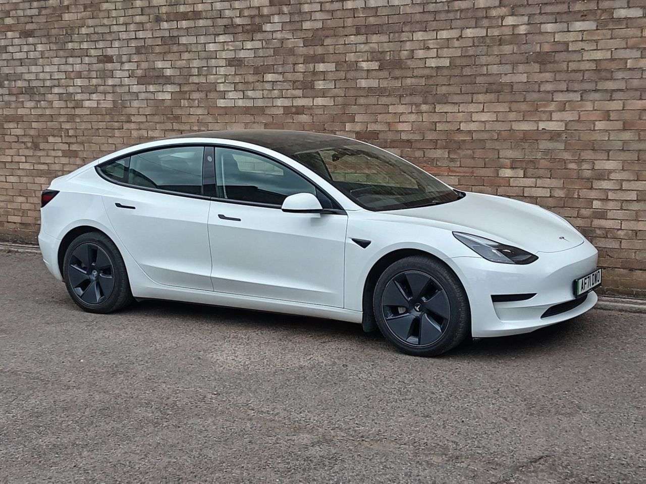A 2021 TESLA MODEL 3 Standard Range Plus Saloon 4dr Electric Auto RWD (241 bhp) A 2021 TESLA MODEL 3 Standard Range Plus Saloon 4dr Electric Auto RWD (241 bhp)