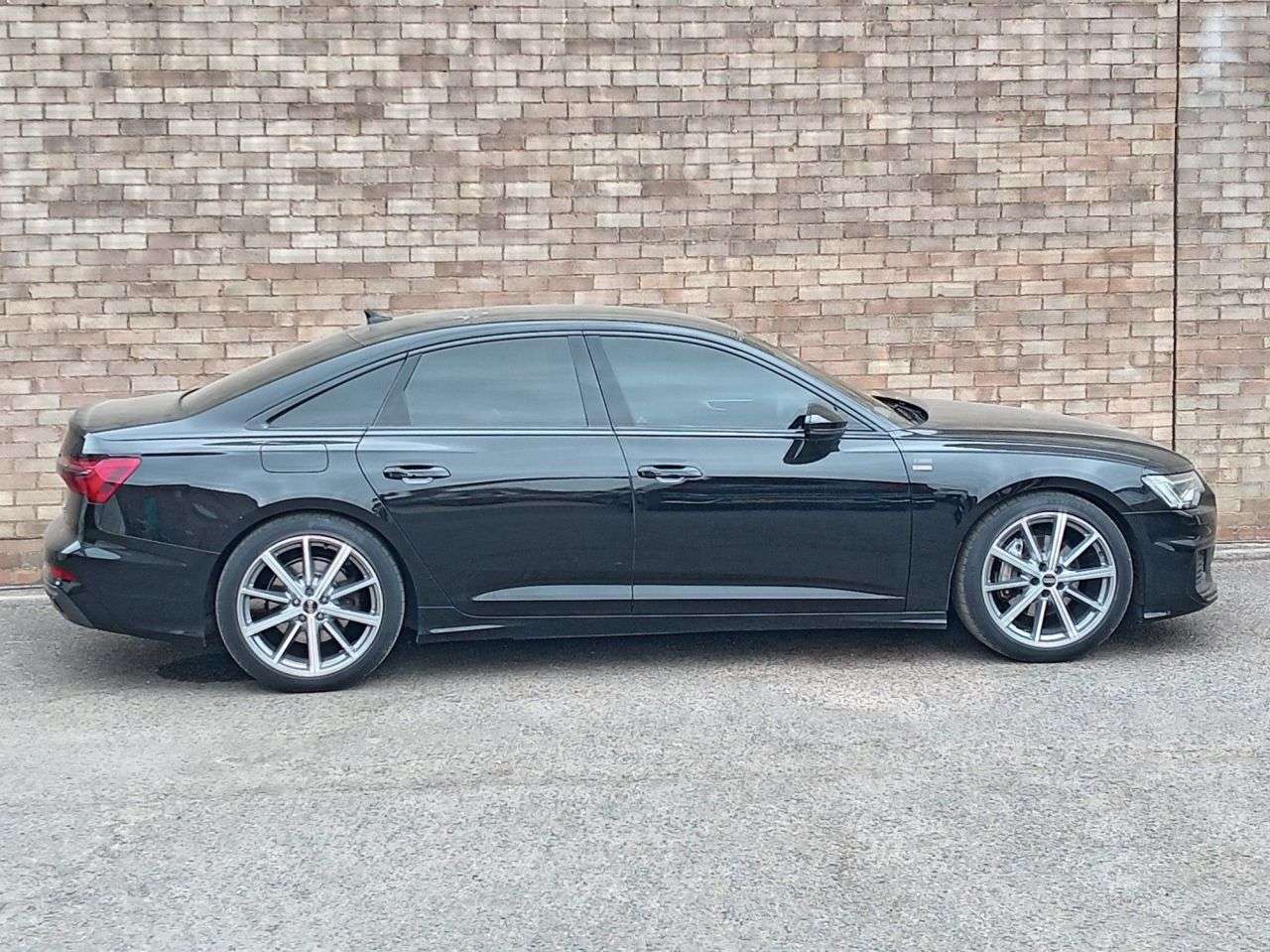 A 2022 AUDI A6 SALOON 2.0 TFSI 45 Black Edition Saloon 4dr Petrol S Tronic quattro Euro 6 (s/s) ( A 2022 AUDI A6 SALOON 2.0 TFSI 45 Black Edition Saloon 4dr Petrol S Tronic quattro Euro 6 (s/s) (