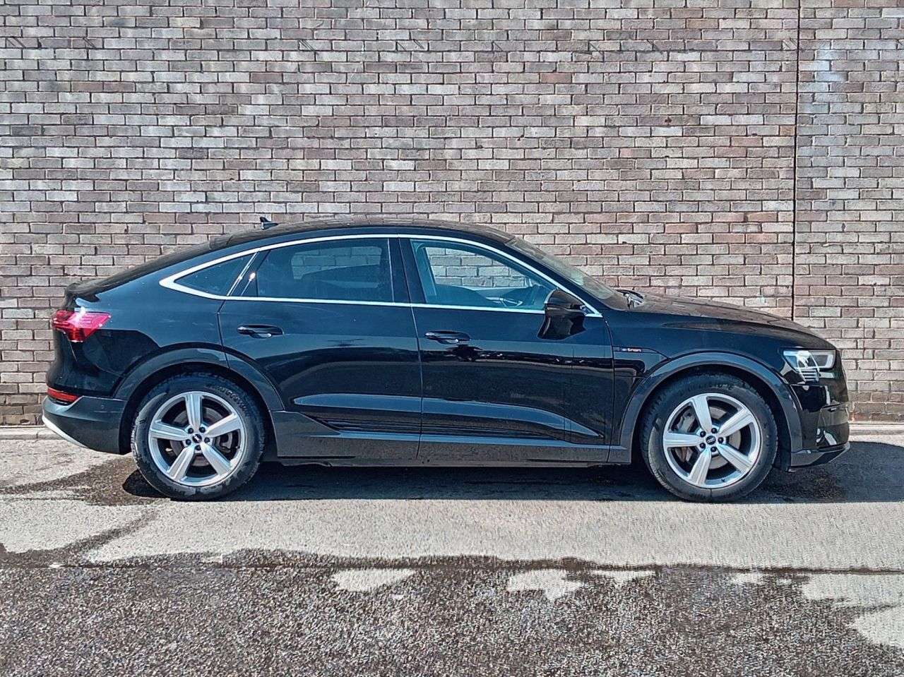 A 2022 AUDI E-TRON 50 Technik Sportback 5dr Electric Auto quattro 71.2kWh (11kW Charger) (313 A 2022 AUDI E-TRON 50 Technik Sportback 5dr Electric Auto quattro 71.2kWh (11kW Charger) (313