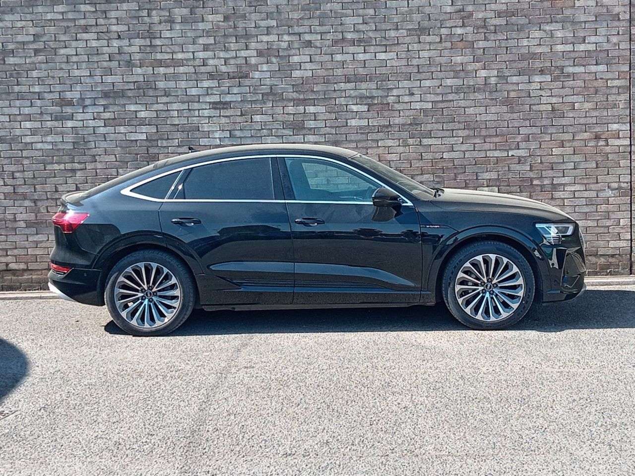 A 2022 AUDI E-TRON 50 S line Sportback 5dr Electric Auto quattro 71.2kWh (11kW Charger) (313 p A 2022 AUDI E-TRON 50 S line Sportback 5dr Electric Auto quattro 71.2kWh (11kW Charger) (313 p