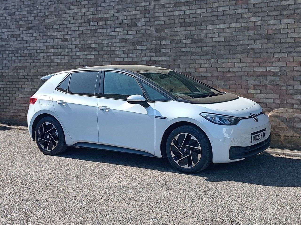 A 2023 VOLKSWAGEN ID3 Pro Performance 58kWh Life Hatchback 5dr Electric Auto (204 ps) A 2023 VOLKSWAGEN ID3 Pro Performance 58kWh Life Hatchback 5dr Electric Auto (204 ps)