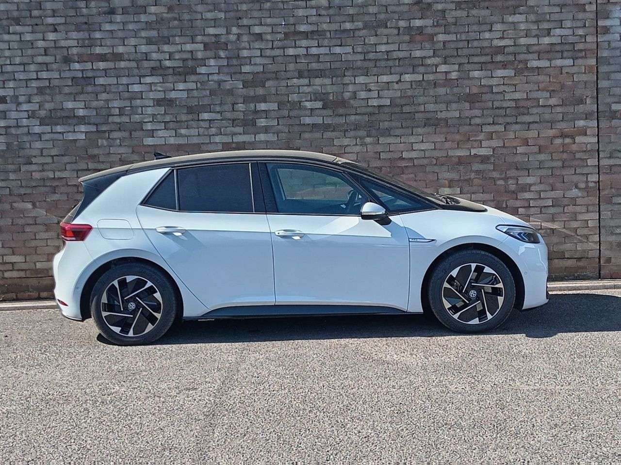 A 2023 VOLKSWAGEN ID3 Pro Performance 58kWh Life Hatchback 5dr Electric Auto (204 ps) A 2023 VOLKSWAGEN ID3 Pro Performance 58kWh Life Hatchback 5dr Electric Auto (204 ps)
