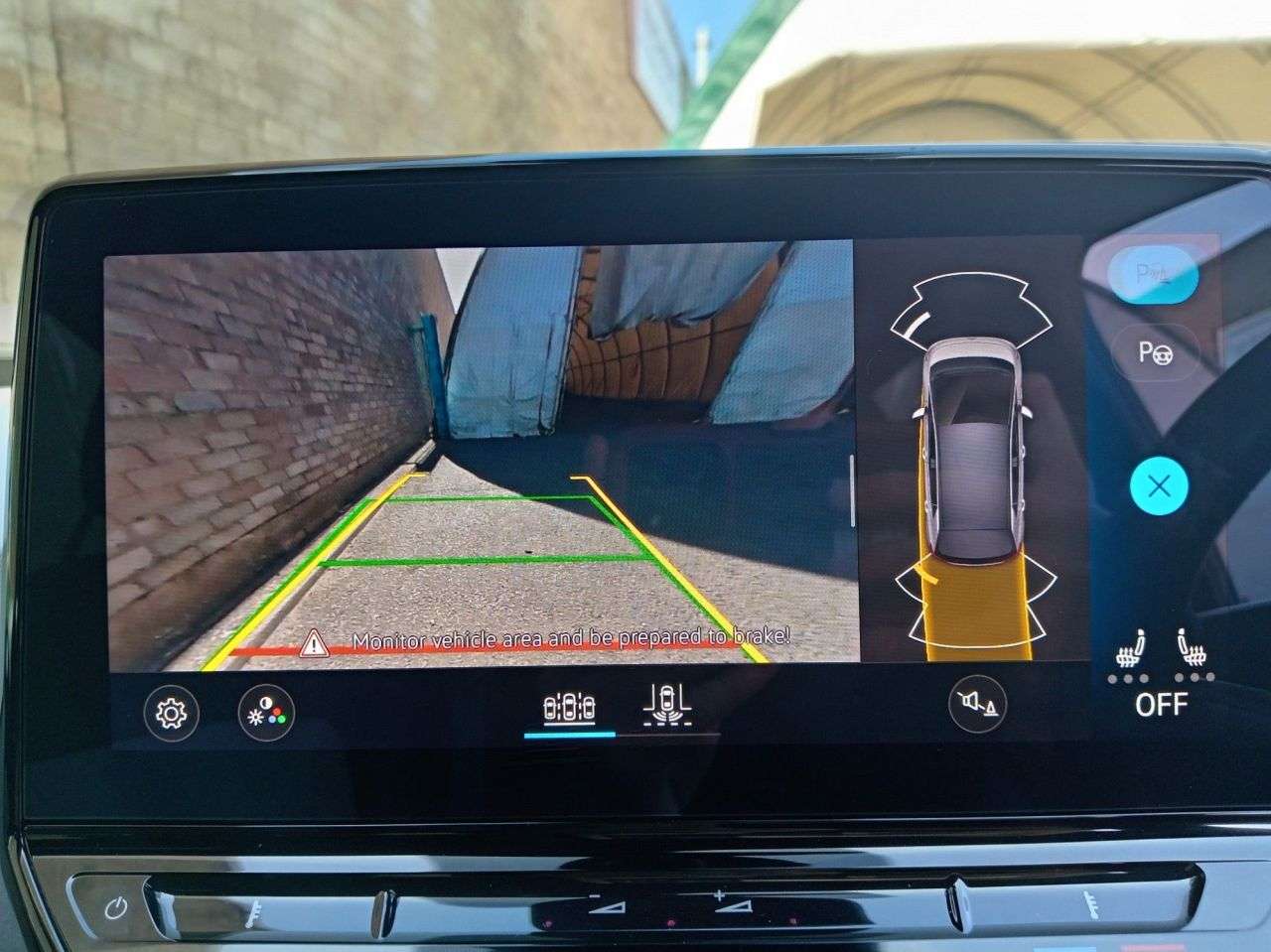 A 2023 VOLKSWAGEN ID3 Pro Performance 58kWh Life Hatchback 5dr Electric Auto (204 ps) A 2023 VOLKSWAGEN ID3 Pro Performance 58kWh Life Hatchback 5dr Electric Auto (204 ps)