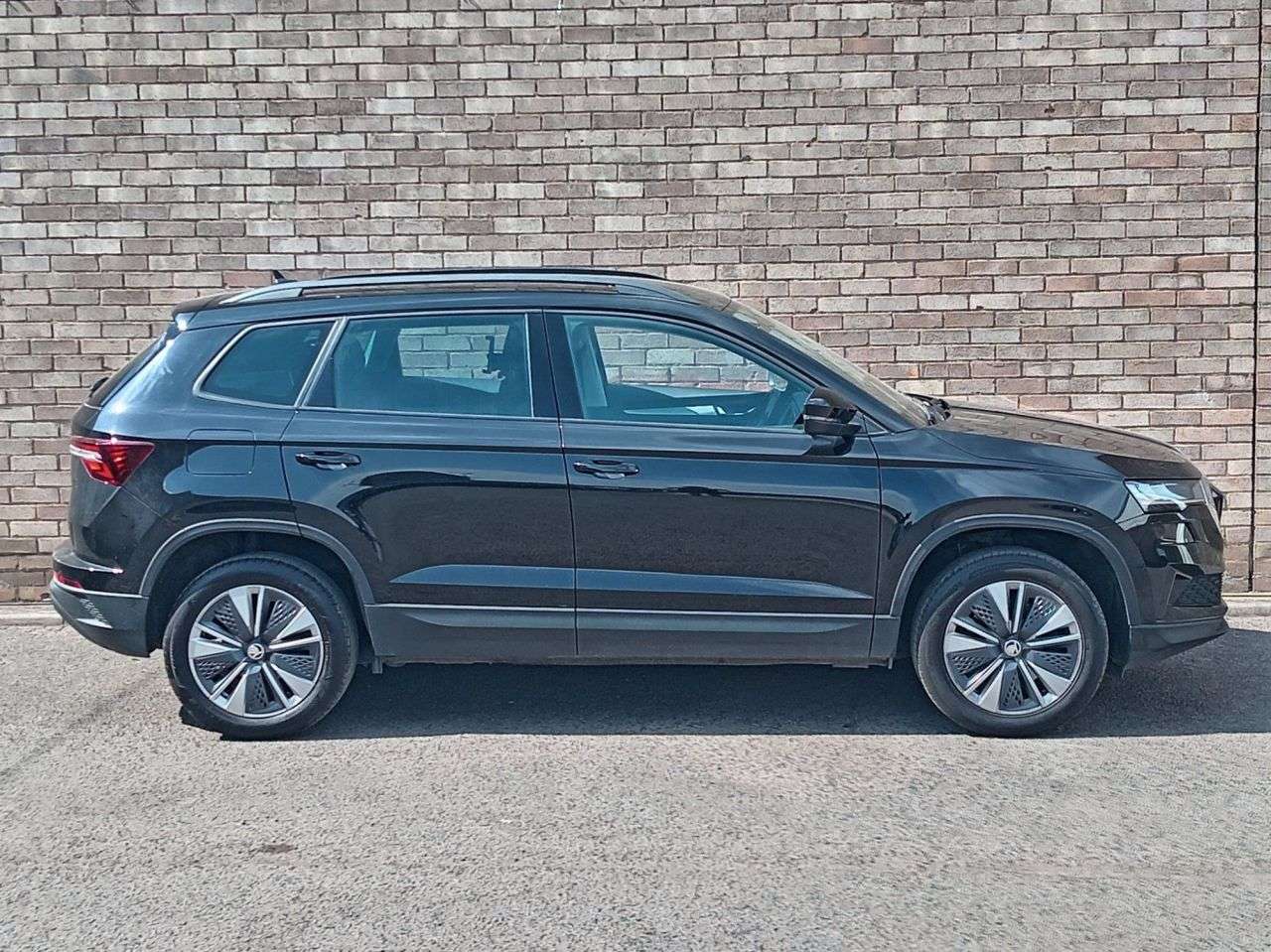 A 2023 SKODA KAROQ 1.5 TSI ACT SE Drive SUV 5dr Petrol DSG Euro 6 (s/s) (150 ps) A 2023 SKODA KAROQ 1.5 TSI ACT SE Drive SUV 5dr Petrol DSG Euro 6 (s/s) (150 ps)