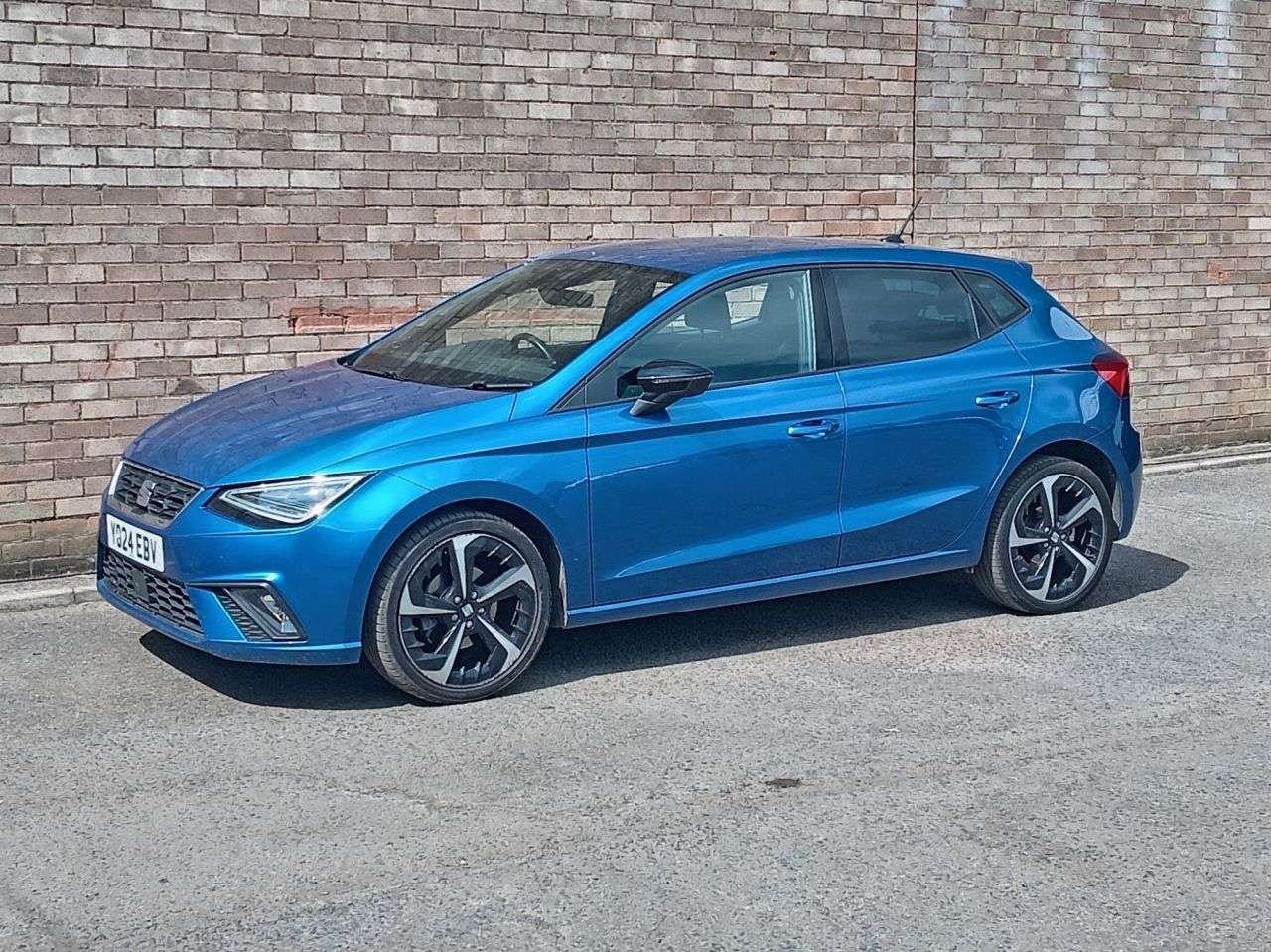 A 2024 SEAT IBIZA 1.0 TSI FR Sport Hatchback 5dr Petrol DSG Euro 6 (s/s) (115 ps) A 2024 SEAT IBIZA 1.0 TSI FR Sport Hatchback 5dr Petrol DSG Euro 6 (s/s) (115 ps)