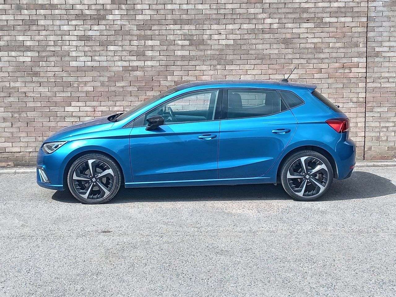 A 2024 SEAT IBIZA 1.0 TSI FR Sport Hatchback 5dr Petrol DSG Euro 6 (s/s) (115 ps) A 2024 SEAT IBIZA 1.0 TSI FR Sport Hatchback 5dr Petrol DSG Euro 6 (s/s) (115 ps)