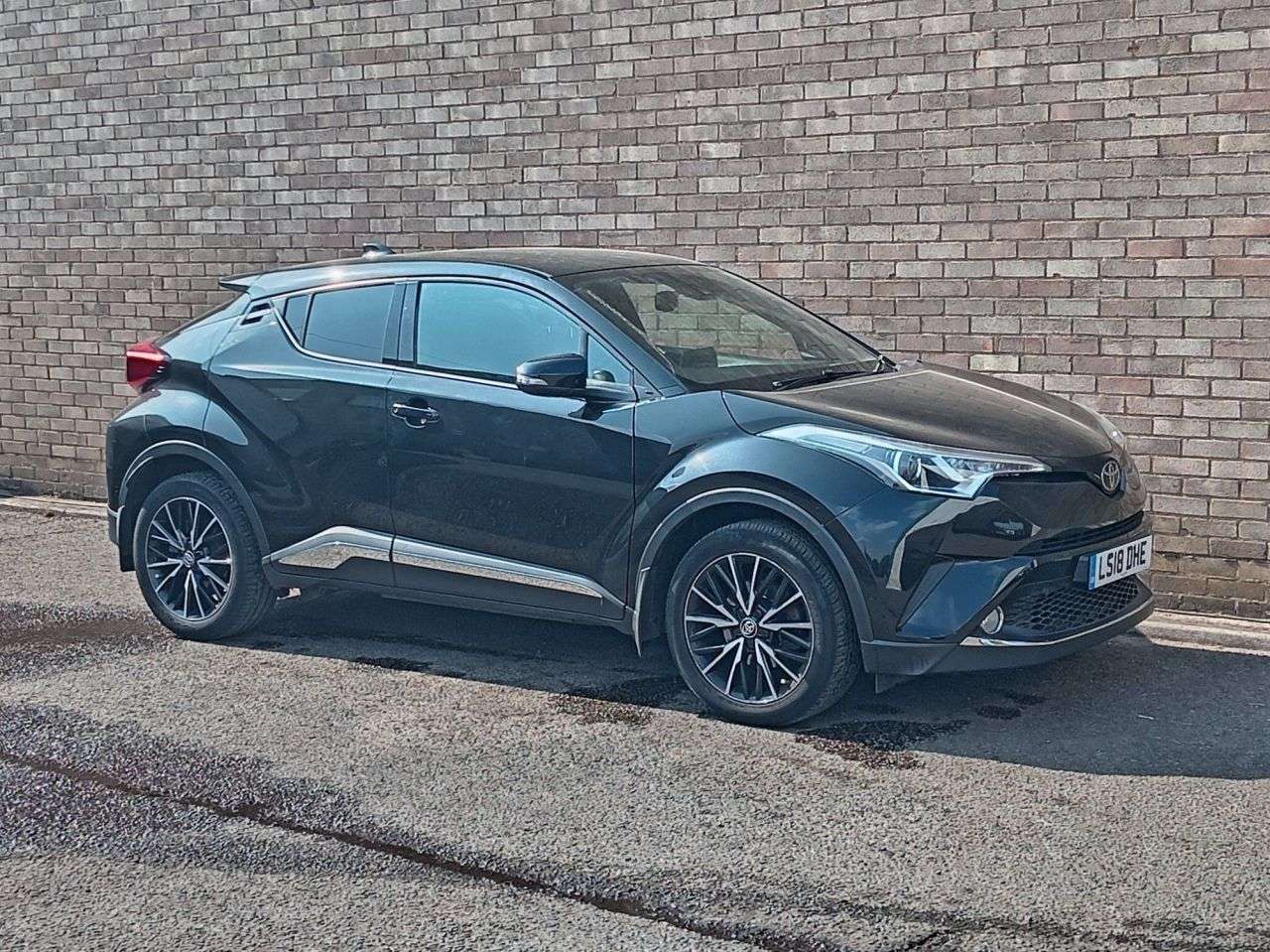 A 2018 TOYOTA C-HR 1.2 VVT-i Excel SUV 5dr Petrol Manual Euro 6 (s/s) (115 ps) A 2018 TOYOTA C-HR 1.2 VVT-i Excel SUV 5dr Petrol Manual Euro 6 (s/s) (115 ps)
