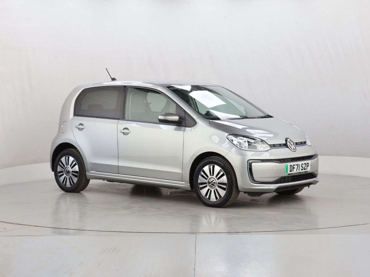 A 2022 VOLKSWAGEN E-UP! 36.8kWh e-up! Hatchback 5dr Electric Auto (82 ps) A 2022 VOLKSWAGEN E-UP! 36.8kWh e-up! Hatchback 5dr Electric Auto (82 ps)