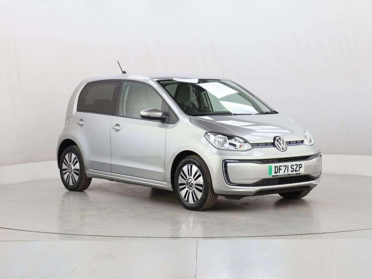 A 2022 VOLKSWAGEN E-UP! 36.8kWh e-up! Hatchback 5dr Electric Auto (82 ps) A 2022 VOLKSWAGEN E-UP! 36.8kWh e-up! Hatchback 5dr Electric Auto (82 ps)