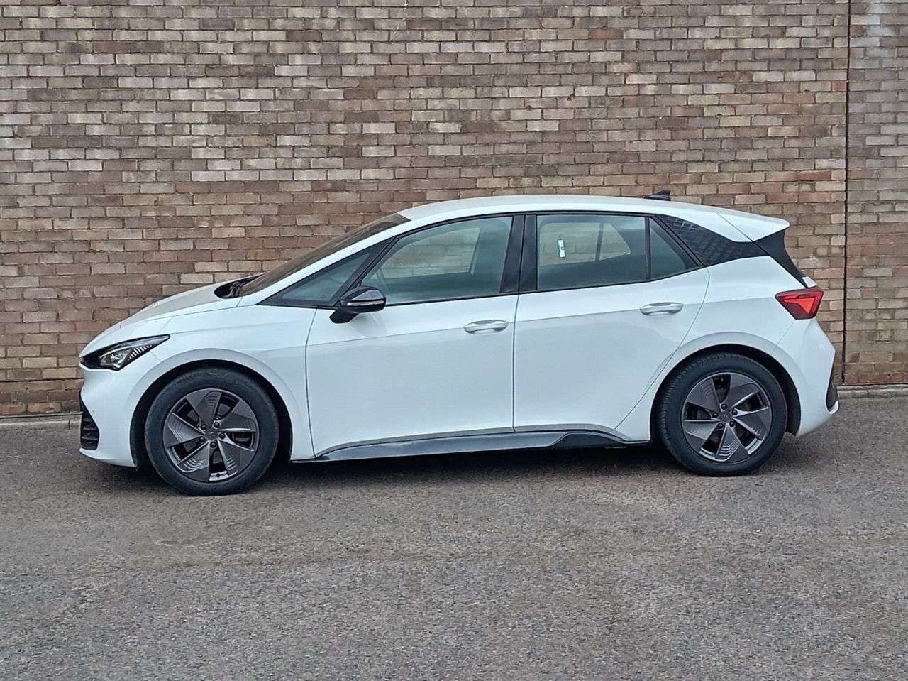 A 2023 CUPRA BORN 58kWh V1 Hatchback 5dr Electric Auto (204 ps) A 2023 CUPRA BORN 58kWh V1 Hatchback 5dr Electric Auto (204 ps)