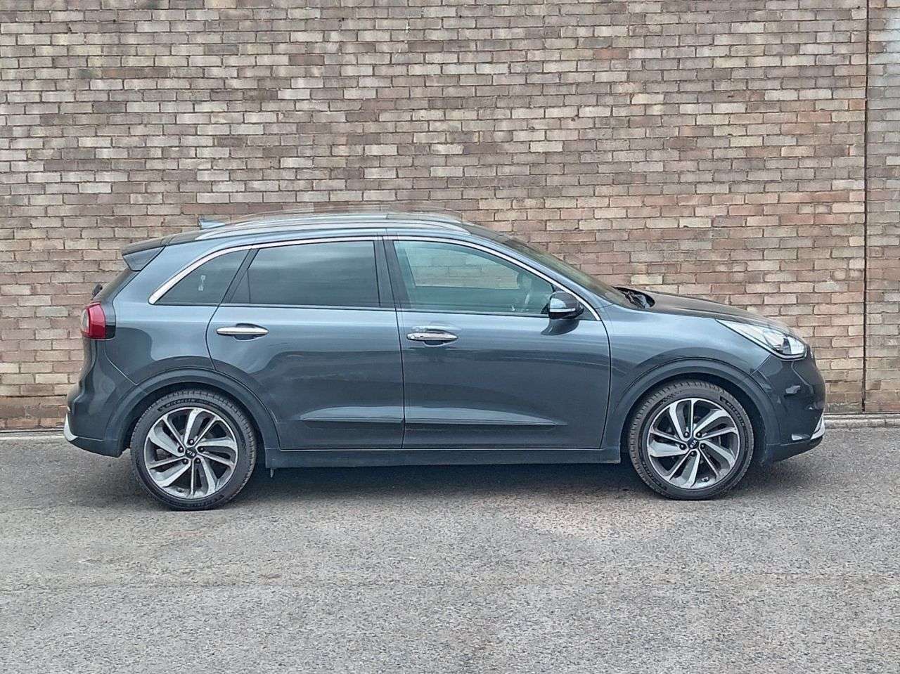A 2019 KIA NIRO 1.6h GDi GPF 4 SUV 5dr Petrol Hybrid DCT Euro 6 (s/s) ( 16in Alloy) (139 bh A 2019 KIA NIRO 1.6h GDi GPF 4 SUV 5dr Petrol Hybrid DCT Euro 6 (s/s) ( 16in Alloy) (139 bh