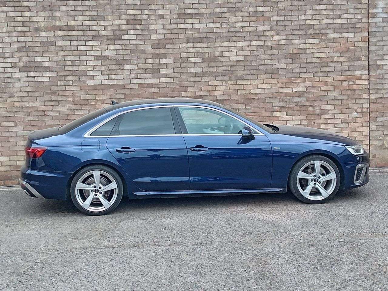 A 2023 AUDI A4 2.0 TFSI 35 S line Saloon 4dr Petrol S Tronic Euro 6 (s/s) (150 ps) A 2023 AUDI A4 2.0 TFSI 35 S line Saloon 4dr Petrol S Tronic Euro 6 (s/s) (150 ps)