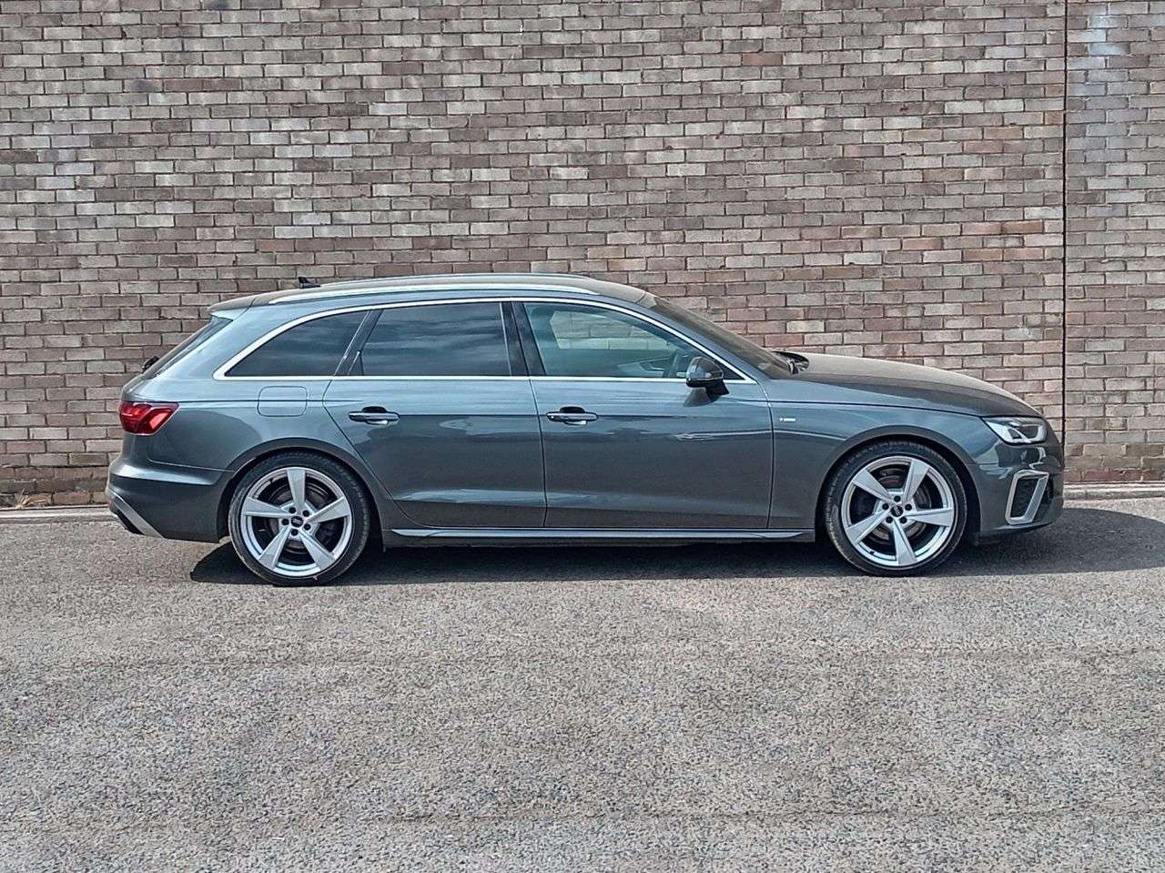 A 2023 AUDI A4 AVANT 2.0 TFSI 35 S line Estate 5dr Petrol S Tronic Euro 6 (s/s) (150 ps) A 2023 AUDI A4 AVANT 2.0 TFSI 35 S line Estate 5dr Petrol S Tronic Euro 6 (s/s) (150 ps)
