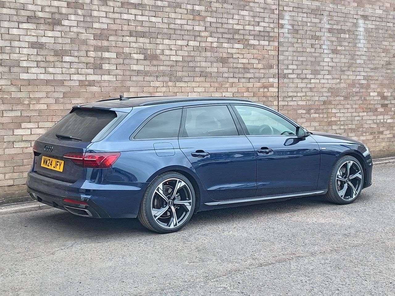 A 2024 AUDI A4 AVANT 2.0 TFSI 40 Black Edition Estate 5dr Petrol S Tronic Euro 6 (s/s) (204 ps) A 2024 AUDI A4 AVANT 2.0 TFSI 40 Black Edition Estate 5dr Petrol S Tronic Euro 6 (s/s) (204 ps)