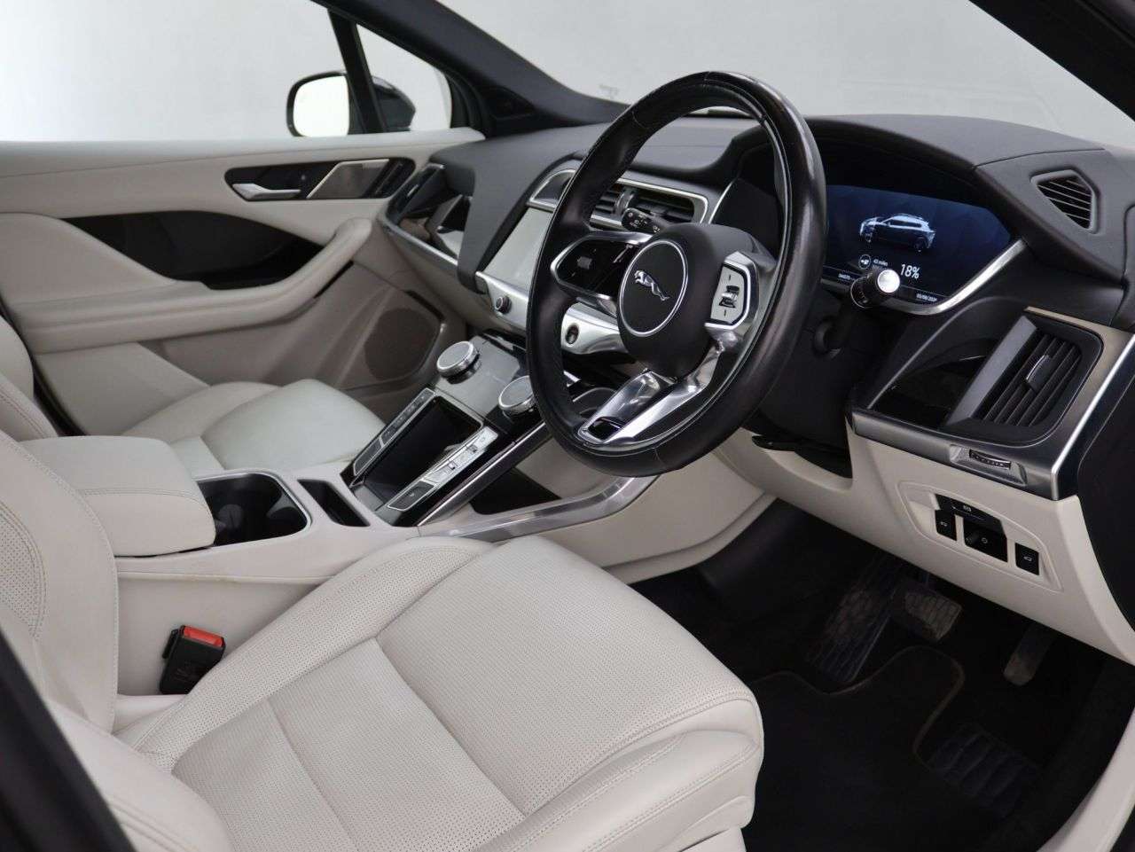 A 2022 JAGUAR I-PACE 400 90kWh HSE Black SUV 5dr Electric Auto 4WD (400 ps) A 2022 JAGUAR I-PACE 400 90kWh HSE Black SUV 5dr Electric Auto 4WD (400 ps)