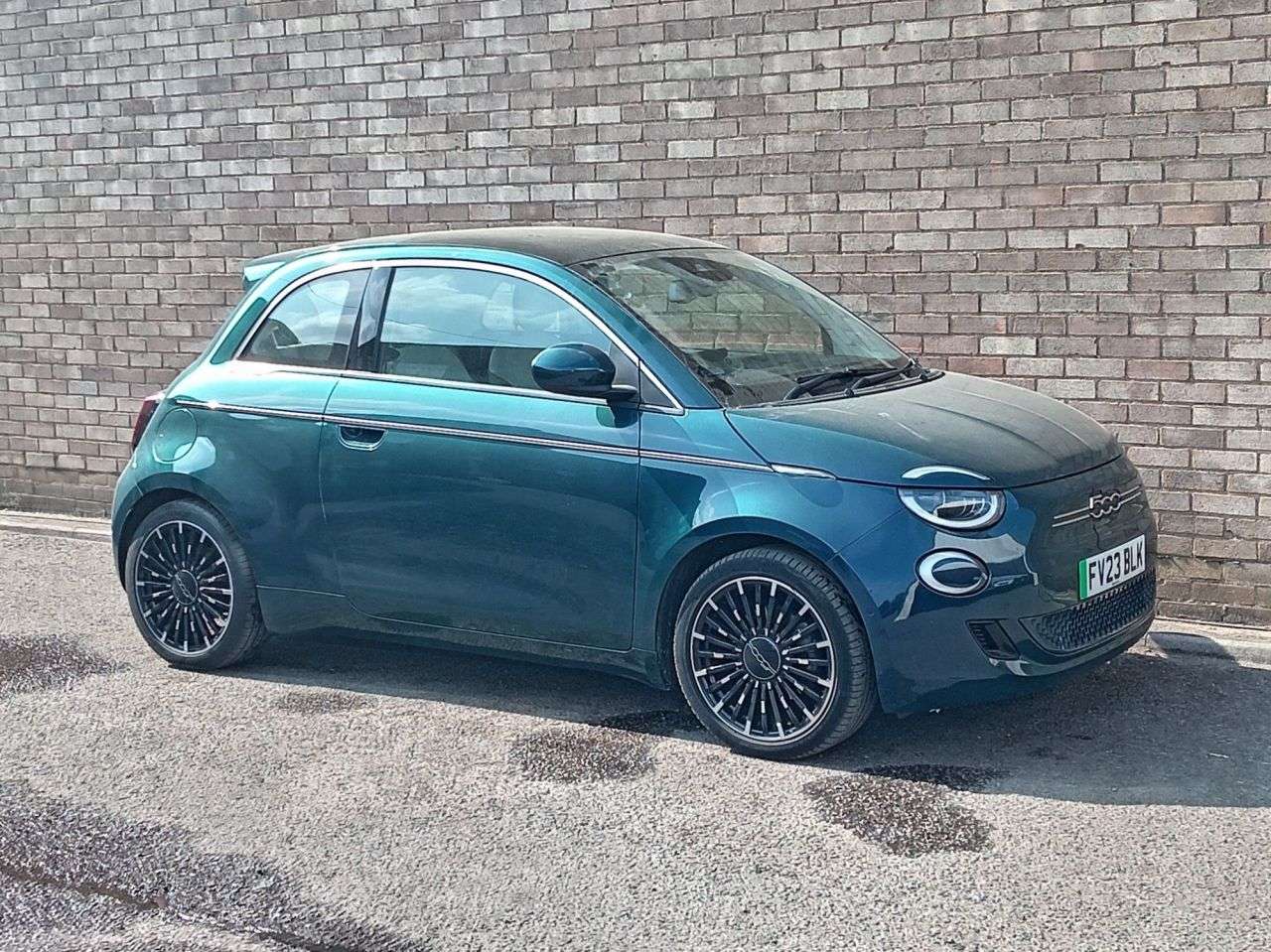 A 2023 FIAT 500E 42kWh La Prima By Bocelli Hatchback 3dr Electric Auto (118 ps) A 2023 FIAT 500E 42kWh La Prima By Bocelli Hatchback 3dr Electric Auto (118 ps)