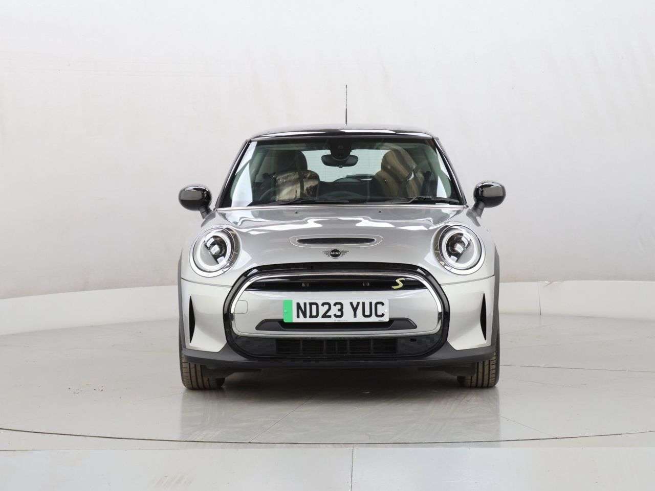 A 2023 MINI ELECTRIC HATCH Cooper SE 32.6kWh Level 1 Hatchback 3dr Electric Auto (184 ps) A 2023 MINI ELECTRIC HATCH Cooper SE 32.6kWh Level 1 Hatchback 3dr Electric Auto (184 ps)