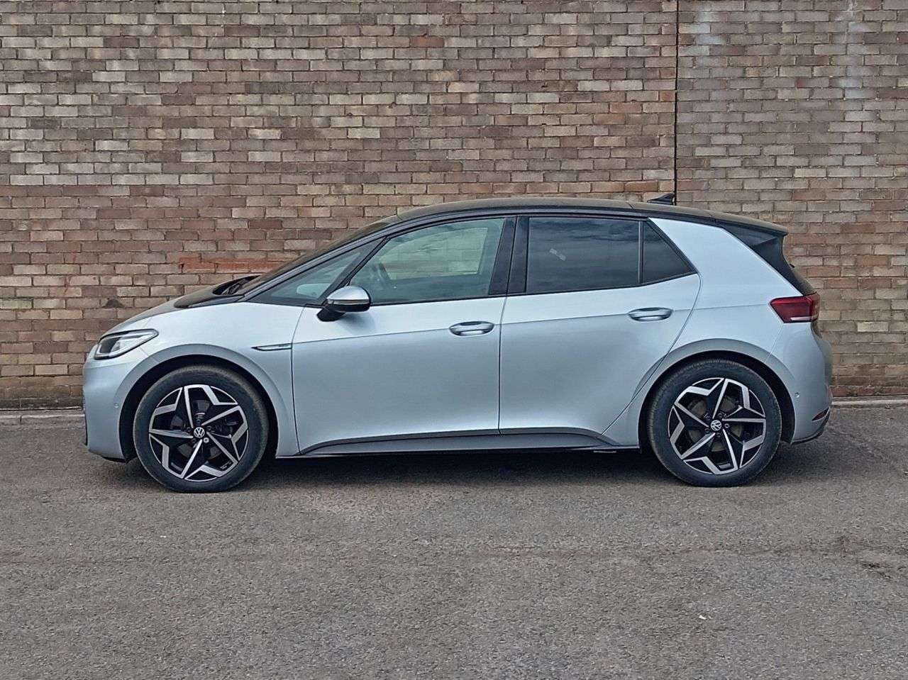 A 2023 VOLKSWAGEN ID3 Pro Performance 58kWh Family Hatchback 5dr Electric Auto (204 ps) A 2023 VOLKSWAGEN ID3 Pro Performance 58kWh Family Hatchback 5dr Electric Auto (204 ps)