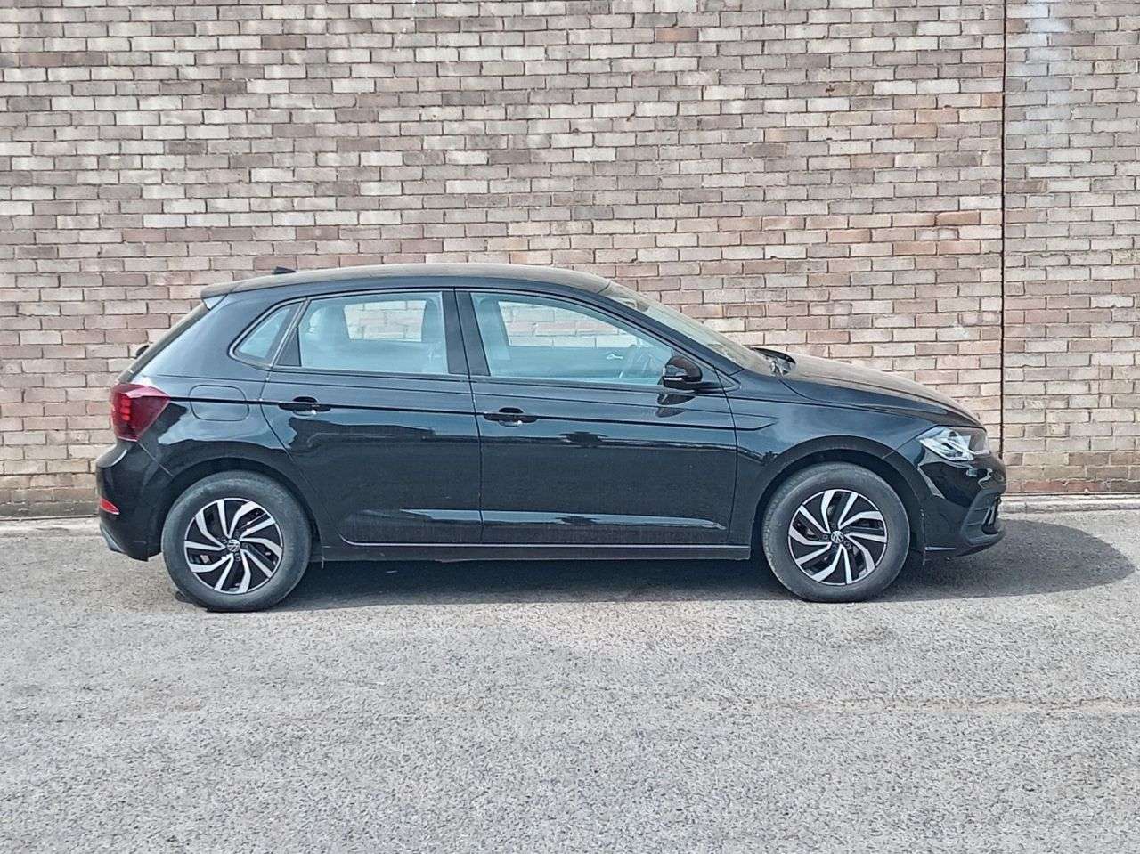 A 2021 VOLKSWAGEN POLO 1.0 TSI Life Hatchback 5dr Petrol Manual Euro 6 (s/s) (95 ps) A 2021 VOLKSWAGEN POLO 1.0 TSI Life Hatchback 5dr Petrol Manual Euro 6 (s/s) (95 ps)