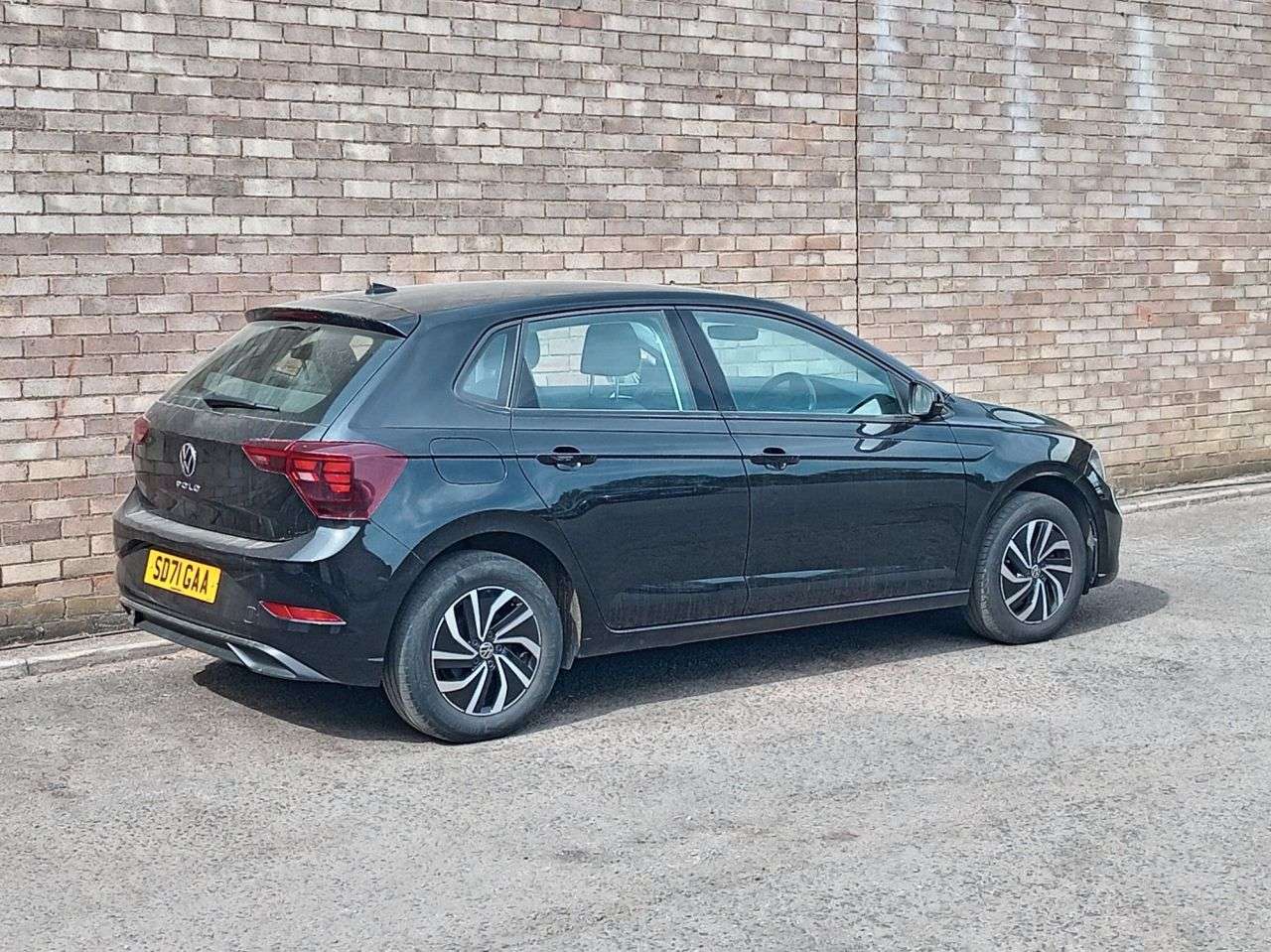 A 2021 VOLKSWAGEN POLO 1.0 TSI Life Hatchback 5dr Petrol Manual Euro 6 (s/s) (95 ps) A 2021 VOLKSWAGEN POLO 1.0 TSI Life Hatchback 5dr Petrol Manual Euro 6 (s/s) (95 ps)