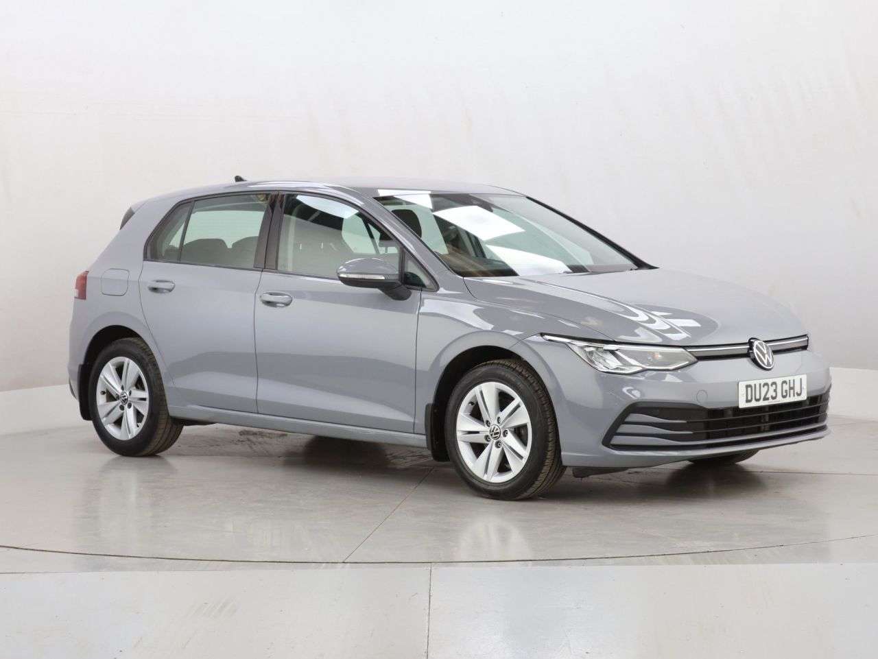 A 2023 VOLKSWAGEN GOLF 1.0 eTSI MHEV Life Hatchback 5dr Petrol Hybrid DSG Euro 6 (s/s) (110 ps) A 2023 VOLKSWAGEN GOLF 1.0 eTSI MHEV Life Hatchback 5dr Petrol Hybrid DSG Euro 6 (s/s) (110 ps)