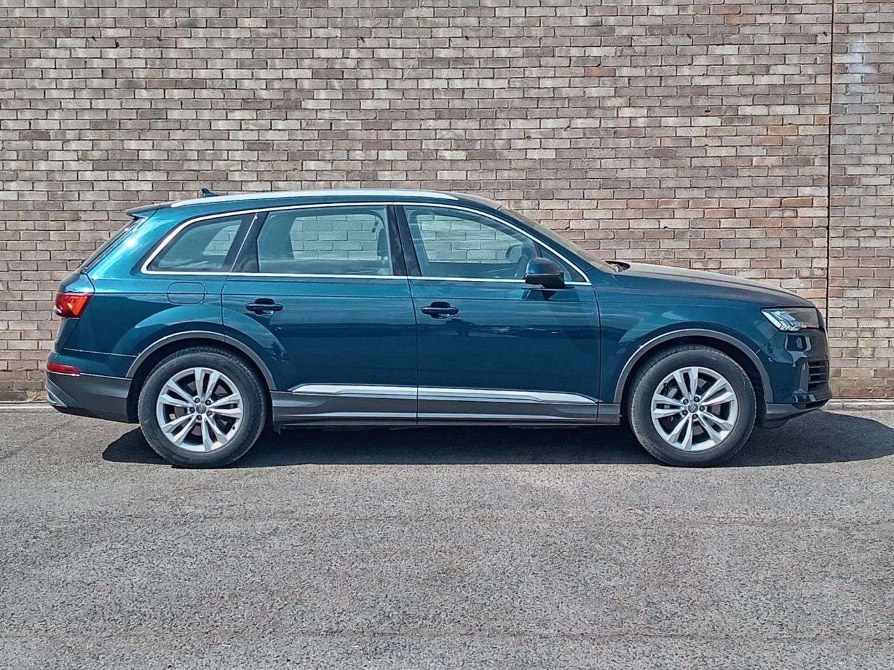 A 2020 AUDI Q7 3.0 TFSI V6 55 Sport SUV 5dr Petrol Tiptronic quattro Euro 6 (s/s) (340 ps) A 2020 AUDI Q7 3.0 TFSI V6 55 Sport SUV 5dr Petrol Tiptronic quattro Euro 6 (s/s) (340 ps)