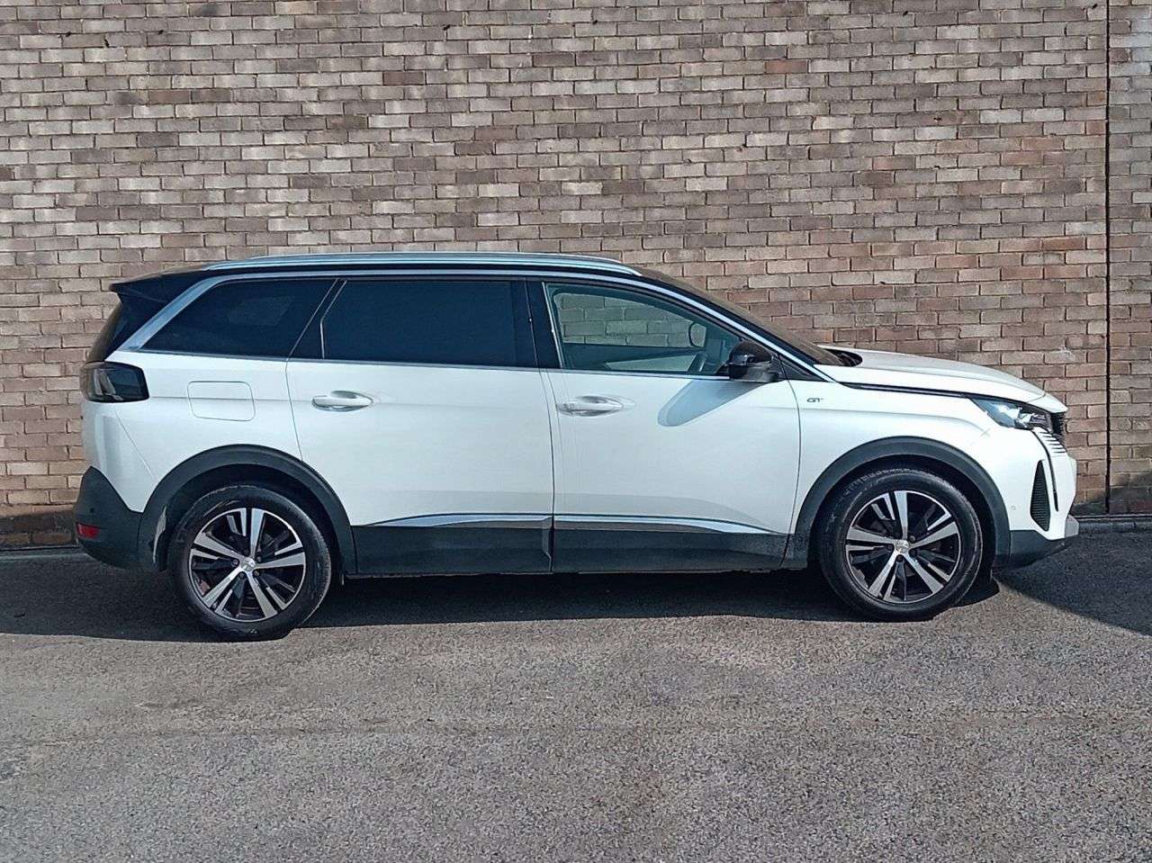 A 2021 PEUGEOT 5008 1.2 PureTech GT SUV 5dr Petrol Manual Euro 6 (s/s) (130 ps) A 2021 PEUGEOT 5008 1.2 PureTech GT SUV 5dr Petrol Manual Euro 6 (s/s) (130 ps)