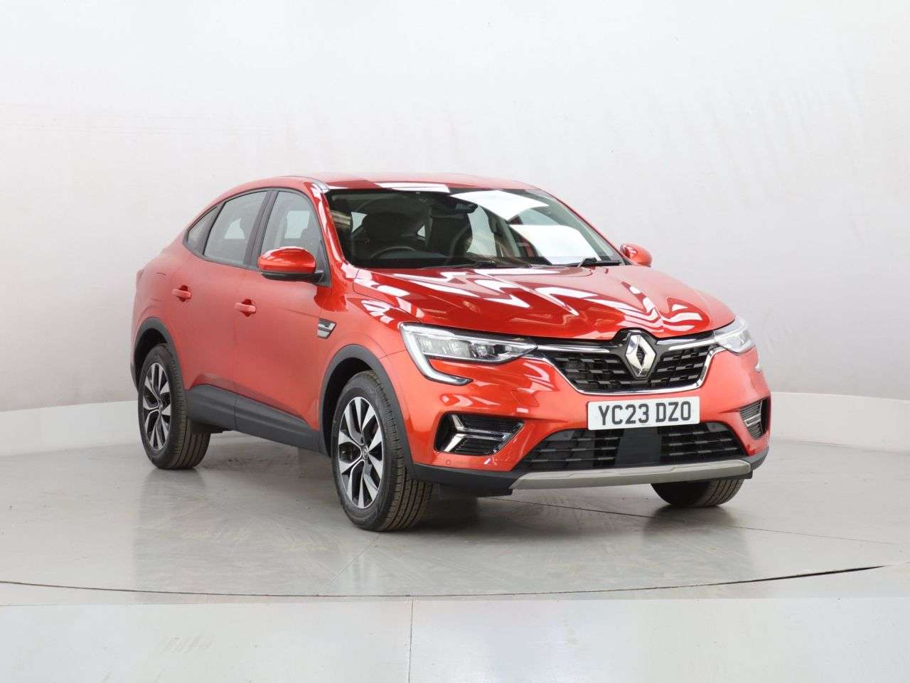 A 2023 RENAULT ARKANA 1.6 E-TECH Iconic SUV 5dr Petrol Hybrid Auto 2WD Euro 6 (s/s) (145 bhp) A 2023 RENAULT ARKANA 1.6 E-TECH Iconic SUV 5dr Petrol Hybrid Auto 2WD Euro 6 (s/s) (145 bhp)