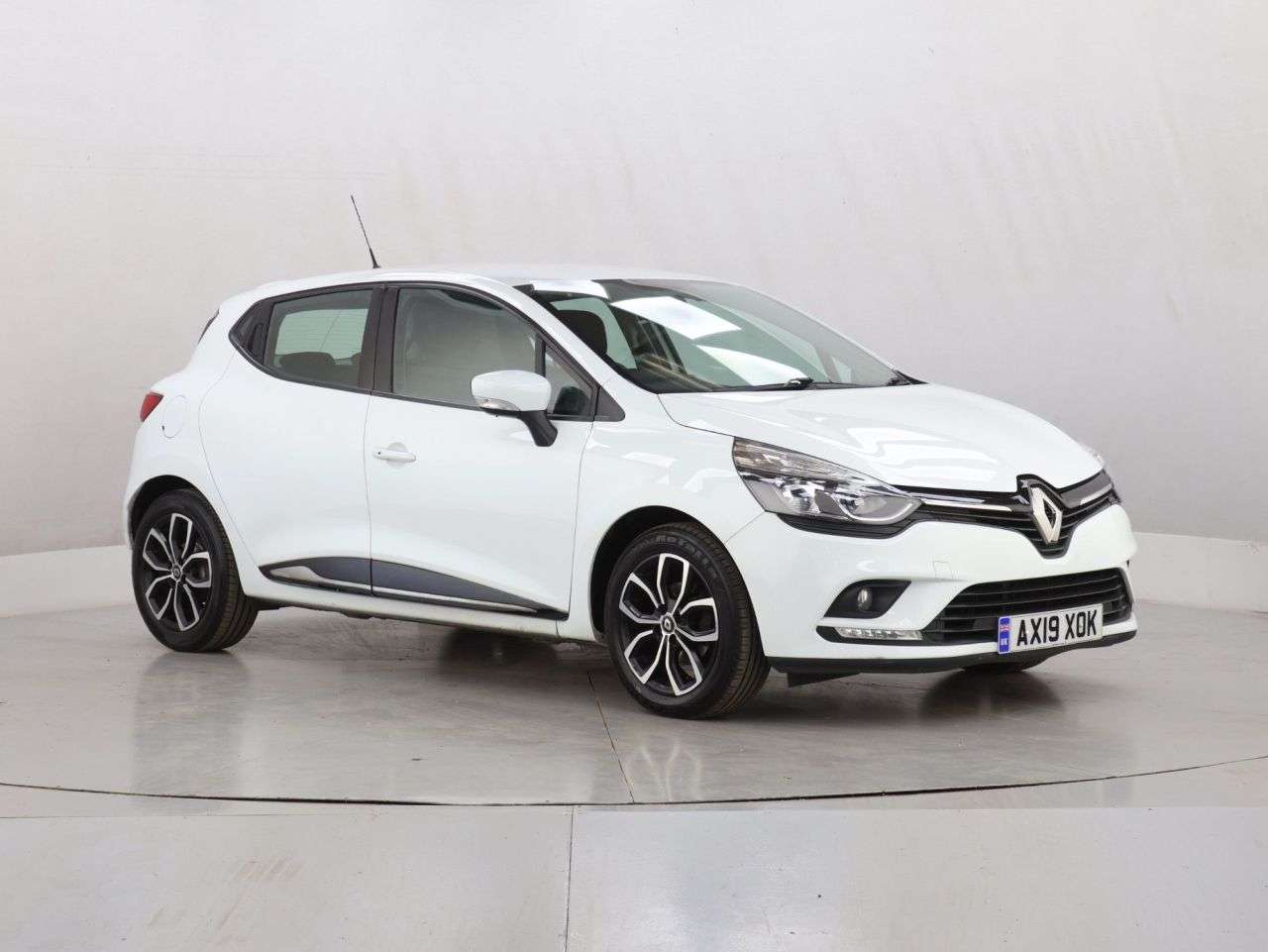 A 2019 RENAULT CLIO 0.9 TCe Play Hatchback 5dr Petrol Manual Euro 6 (s/s) (75 ps) A 2019 RENAULT CLIO 0.9 TCe Play Hatchback 5dr Petrol Manual Euro 6 (s/s) (75 ps)