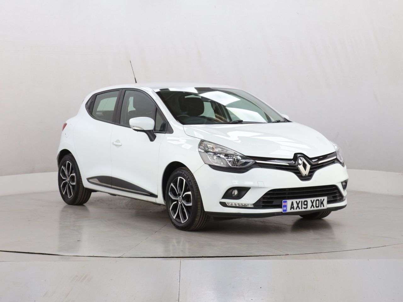 A 2019 RENAULT CLIO 0.9 TCe Play Hatchback 5dr Petrol Manual Euro 6 (s/s) (75 ps) A 2019 RENAULT CLIO 0.9 TCe Play Hatchback 5dr Petrol Manual Euro 6 (s/s) (75 ps)