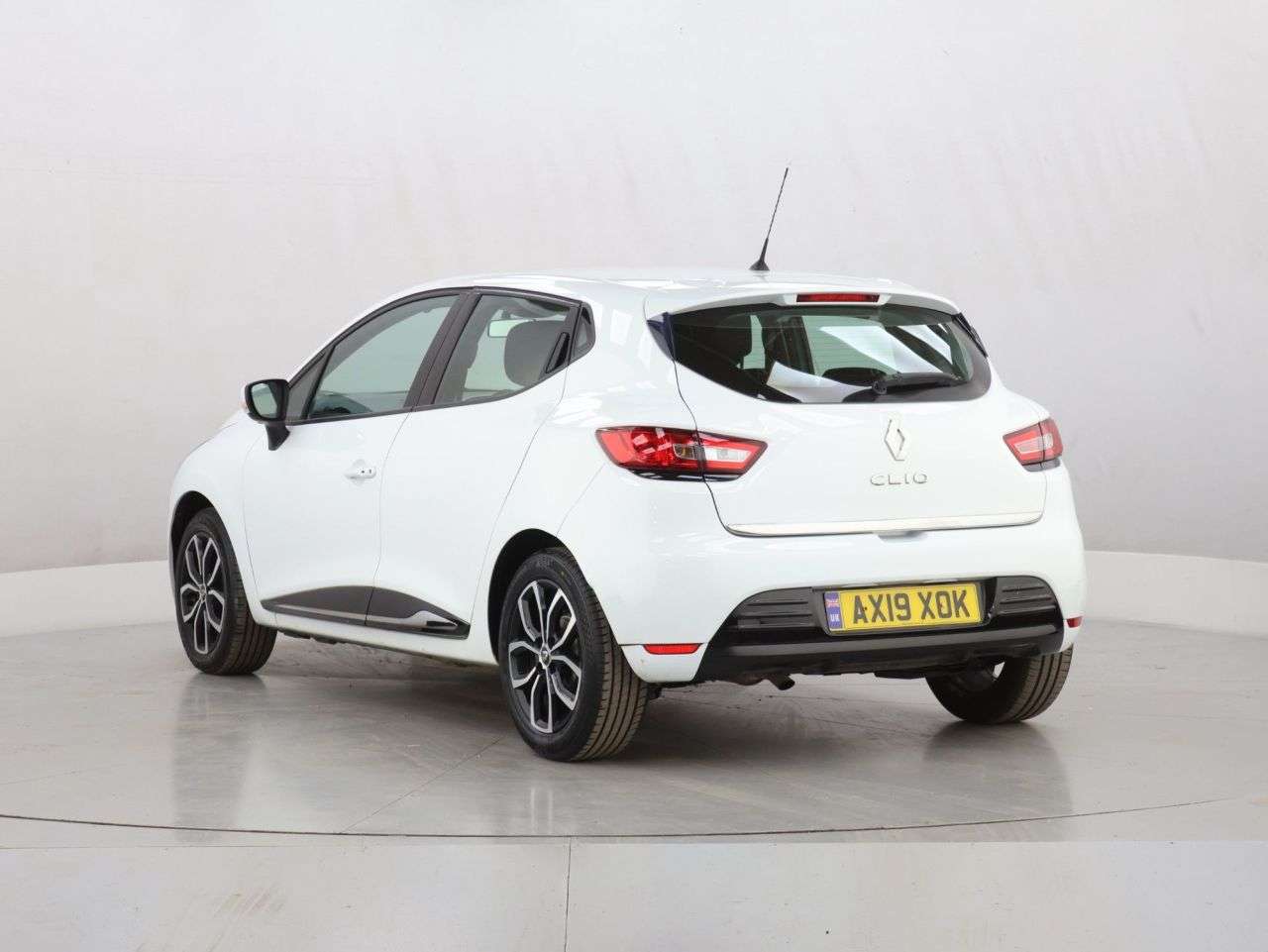 2019 RENAULT CLIO 2019 RENAULT CLIO
