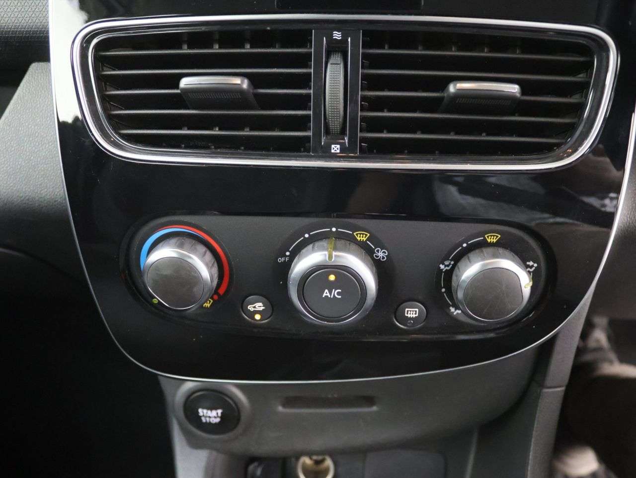 2019 RENAULT CLIO 2019 RENAULT CLIO