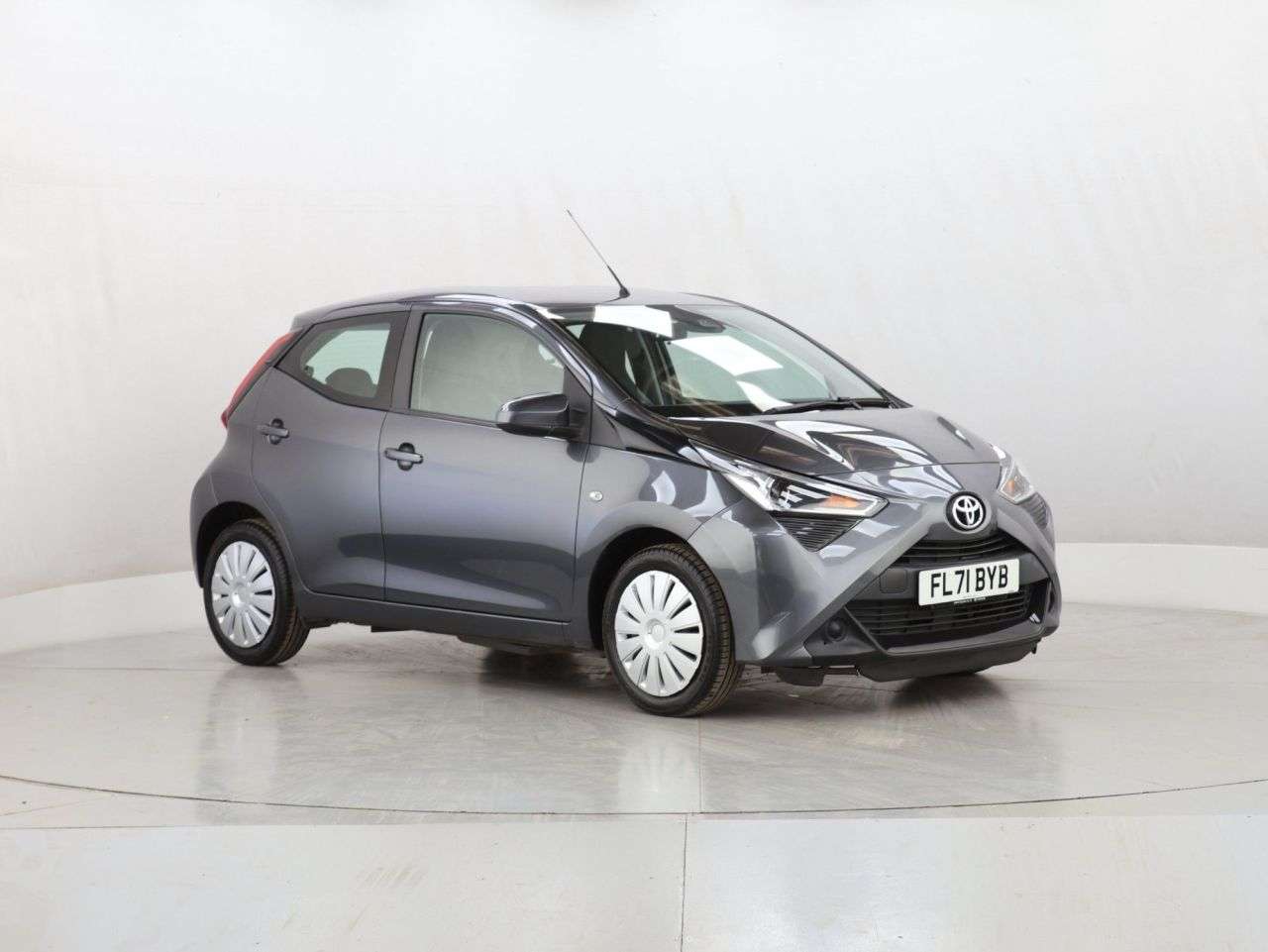 A 2021 TOYOTA AYGO 1.0 VVT-i x-play Hatchback 5dr Petrol Manual Euro 6 (s/s) (71 ps) A 2021 TOYOTA AYGO 1.0 VVT-i x-play Hatchback 5dr Petrol Manual Euro 6 (s/s) (71 ps)