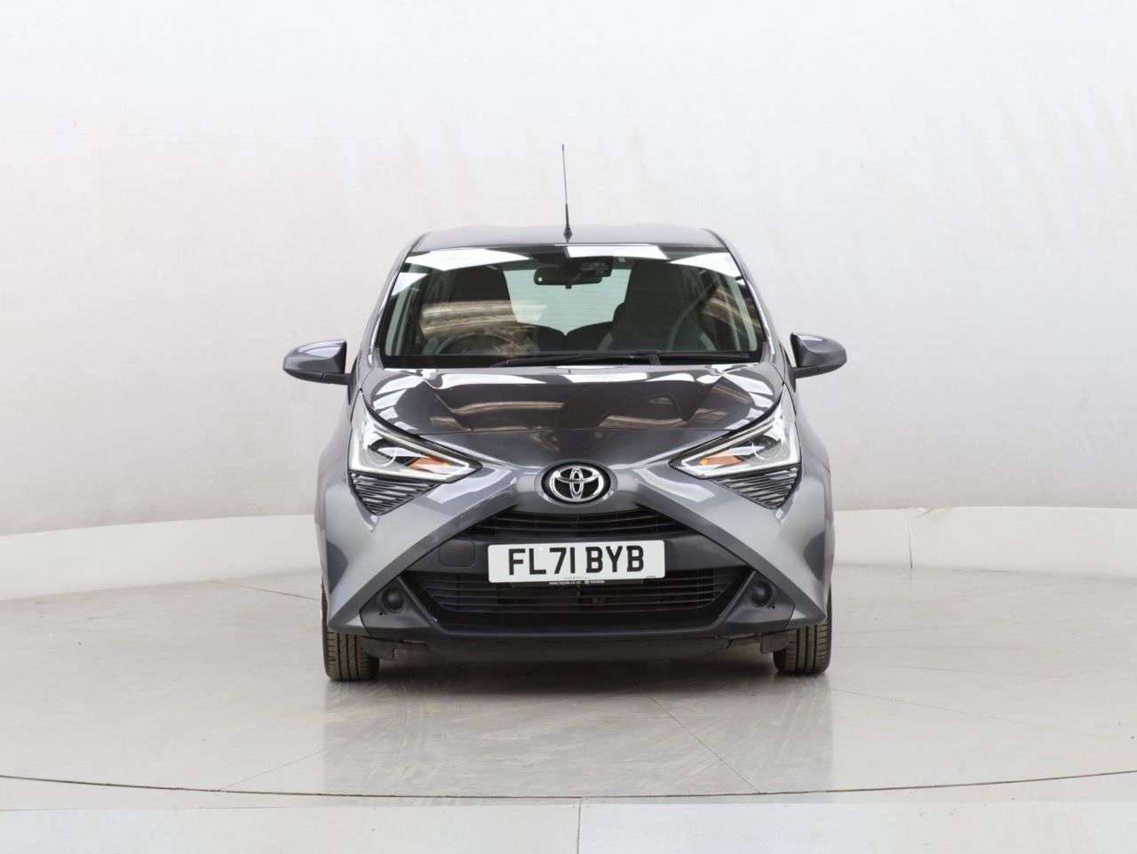 A 2021 TOYOTA AYGO 1.0 VVT-i x-play Hatchback 5dr Petrol Manual Euro 6 (s/s) (71 ps) A 2021 TOYOTA AYGO 1.0 VVT-i x-play Hatchback 5dr Petrol Manual Euro 6 (s/s) (71 ps)