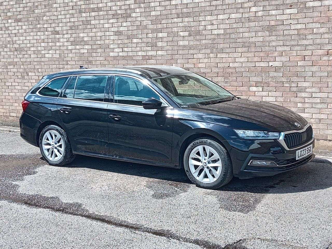 A 2023 SKODA OCTAVIA 1.4 TSI iV 13kWh SE L Estate 5dr Petrol Plug-in Hybrid DSG Euro 6 (s/s) (20 A 2023 SKODA OCTAVIA 1.4 TSI iV 13kWh SE L Estate 5dr Petrol Plug-in Hybrid DSG Euro 6 (s/s) (20