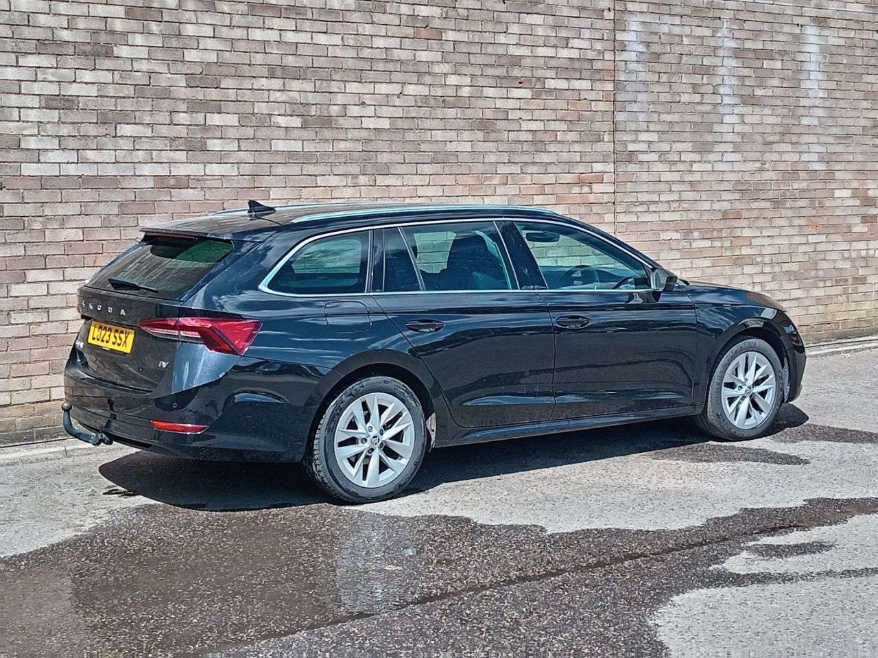 A 2023 SKODA OCTAVIA 1.4 TSI iV 13kWh SE L Estate 5dr Petrol Plug-in Hybrid DSG Euro 6 (s/s) (20 A 2023 SKODA OCTAVIA 1.4 TSI iV 13kWh SE L Estate 5dr Petrol Plug-in Hybrid DSG Euro 6 (s/s) (20