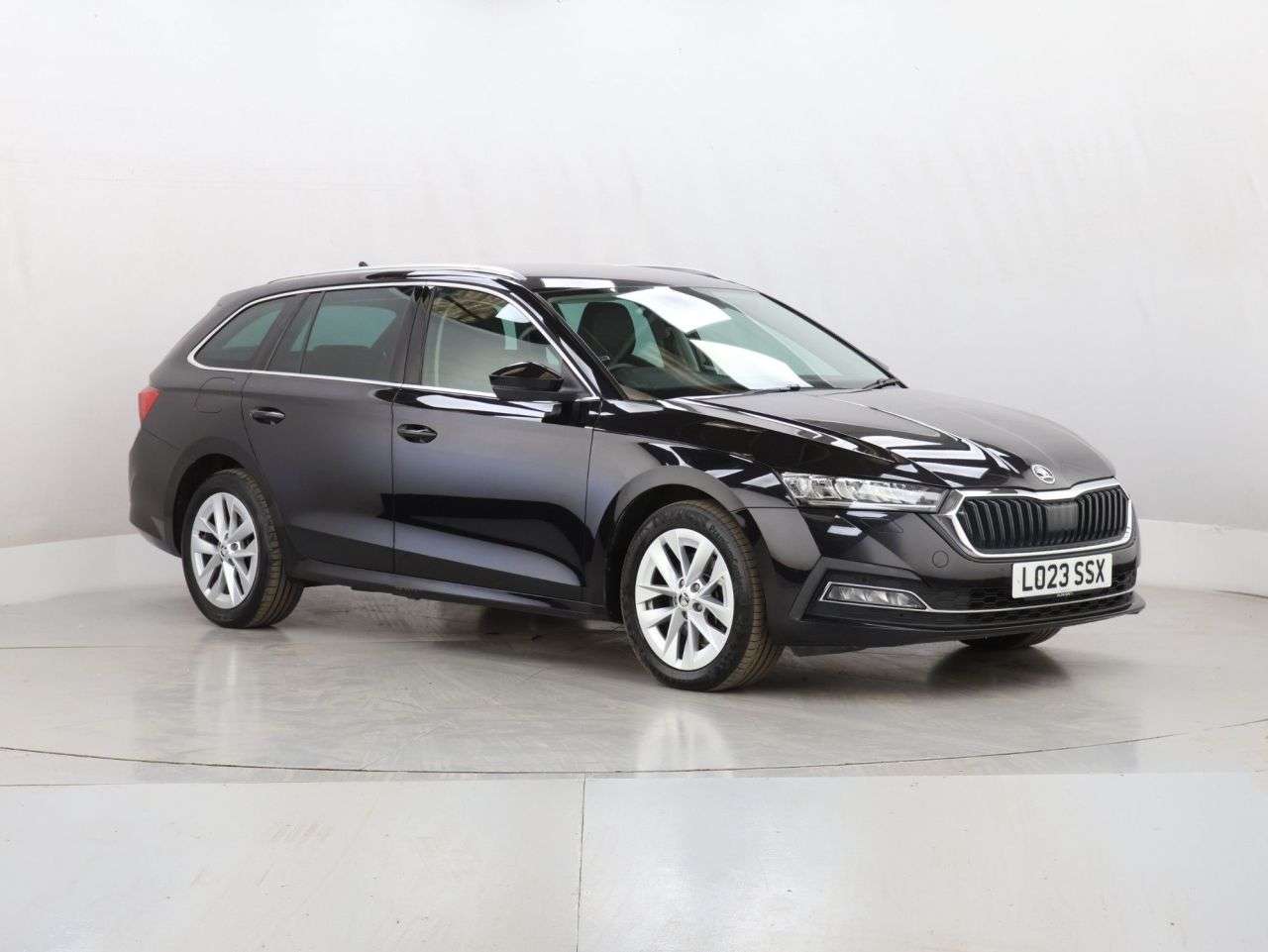 A 2023 SKODA OCTAVIA 1.4 TSI iV 13kWh SE L Estate 5dr Petrol Plug-in Hybrid DSG Euro 6 (s/s) (20 A 2023 SKODA OCTAVIA 1.4 TSI iV 13kWh SE L Estate 5dr Petrol Plug-in Hybrid DSG Euro 6 (s/s) (20