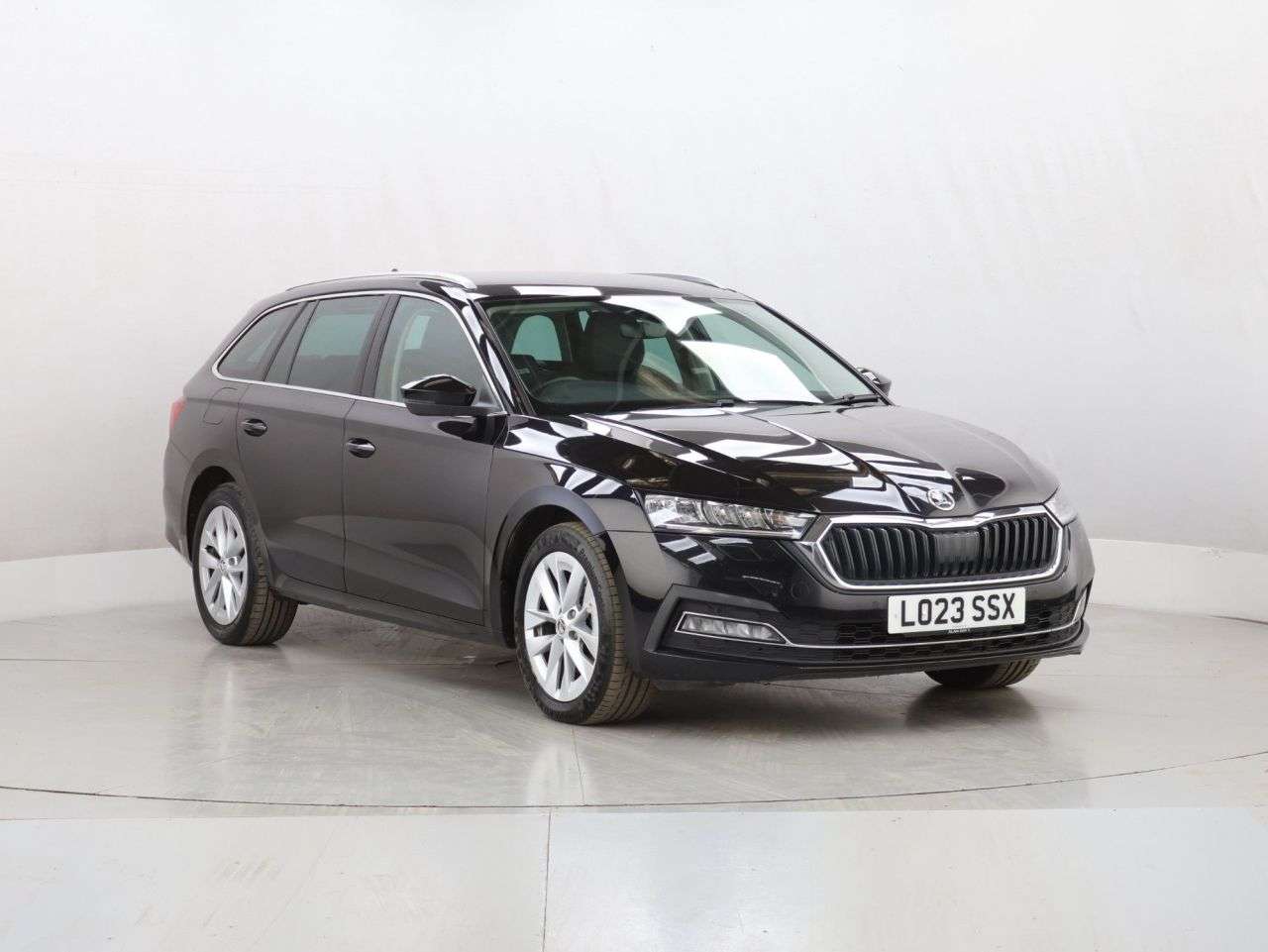 A 2023 SKODA OCTAVIA 1.4 TSI iV 13kWh SE L Estate 5dr Petrol Plug-in Hybrid DSG Euro 6 (s/s) (20 A 2023 SKODA OCTAVIA 1.4 TSI iV 13kWh SE L Estate 5dr Petrol Plug-in Hybrid DSG Euro 6 (s/s) (20