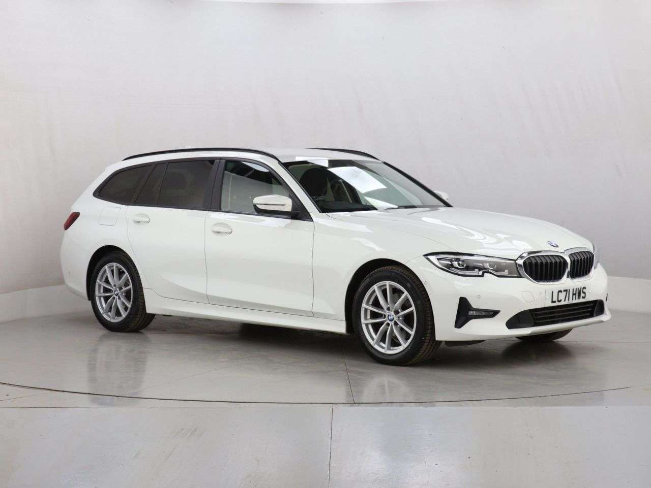 A 2022 BMW 3 SERIES 2.0 320d MHT SE Pro Touring 5dr Diesel Hybrid Auto Euro 6 (s/s) (190 ps) A 2022 BMW 3 SERIES 2.0 320d MHT SE Pro Touring 5dr Diesel Hybrid Auto Euro 6 (s/s) (190 ps)
