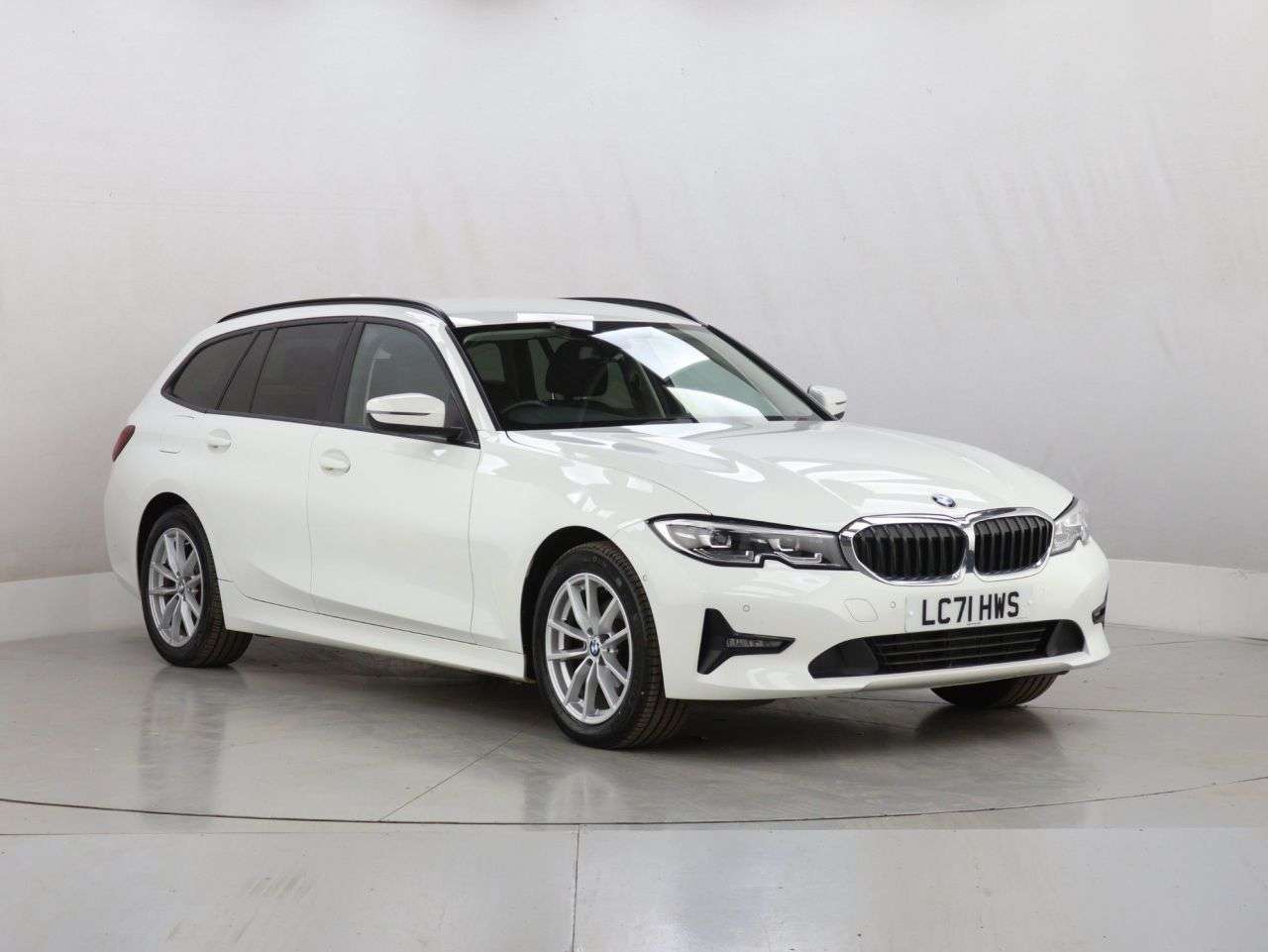 A 2022 BMW 3 SERIES 2.0 320d MHT SE Pro Touring 5dr Diesel Hybrid Auto Euro 6 (s/s) (190 ps) A 2022 BMW 3 SERIES 2.0 320d MHT SE Pro Touring 5dr Diesel Hybrid Auto Euro 6 (s/s) (190 ps)