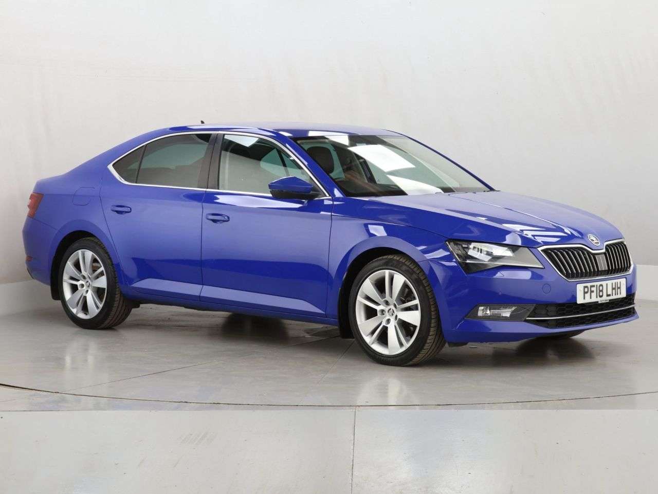 A 2018 SKODA SUPERB 2.0 TDI SE L Executive Hatchback 5dr Diesel DSG Euro 6 (s/s) (150 ps) A 2018 SKODA SUPERB 2.0 TDI SE L Executive Hatchback 5dr Diesel DSG Euro 6 (s/s) (150 ps)