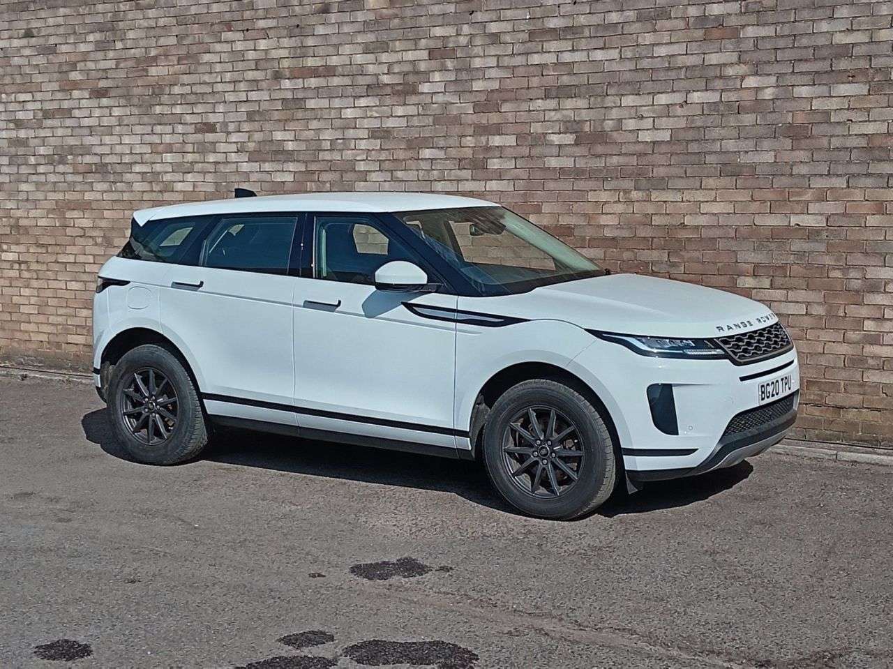 A 2020 LAND ROVER RANGE ROVER EVOQUE 2.0 D150 SUV 5dr Diesel Manual FWD Euro 6 (s/s) (150 ps) A 2020 LAND ROVER RANGE ROVER EVOQUE 2.0 D150 SUV 5dr Diesel Manual FWD Euro 6 (s/s) (150 ps)