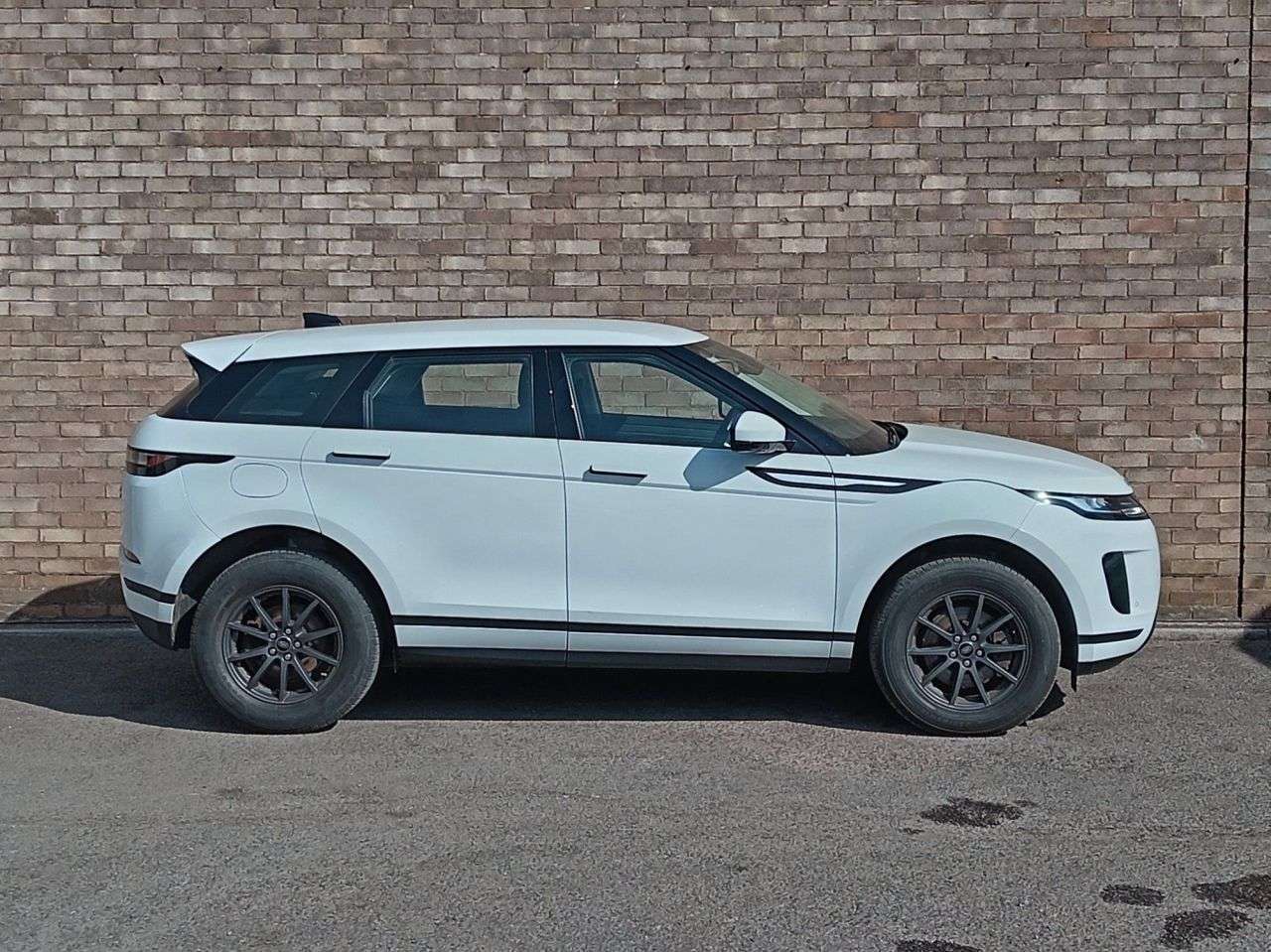 A 2020 LAND ROVER RANGE ROVER EVOQUE 2.0 D150 SUV 5dr Diesel Manual FWD Euro 6 (s/s) (150 ps) A 2020 LAND ROVER RANGE ROVER EVOQUE 2.0 D150 SUV 5dr Diesel Manual FWD Euro 6 (s/s) (150 ps)
