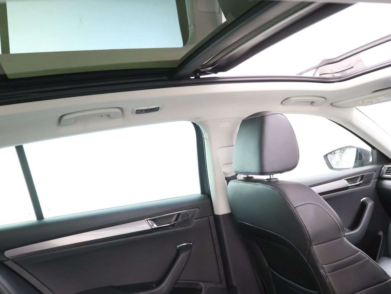 A 2021 SKODA SUPERB 1.4 TSI iV 13kWh SE L Estate 5dr Petrol Plug-in Hybrid DSG Euro 6 (s/s) (21 A 2021 SKODA SUPERB 1.4 TSI iV 13kWh SE L Estate 5dr Petrol Plug-in Hybrid DSG Euro 6 (s/s) (21